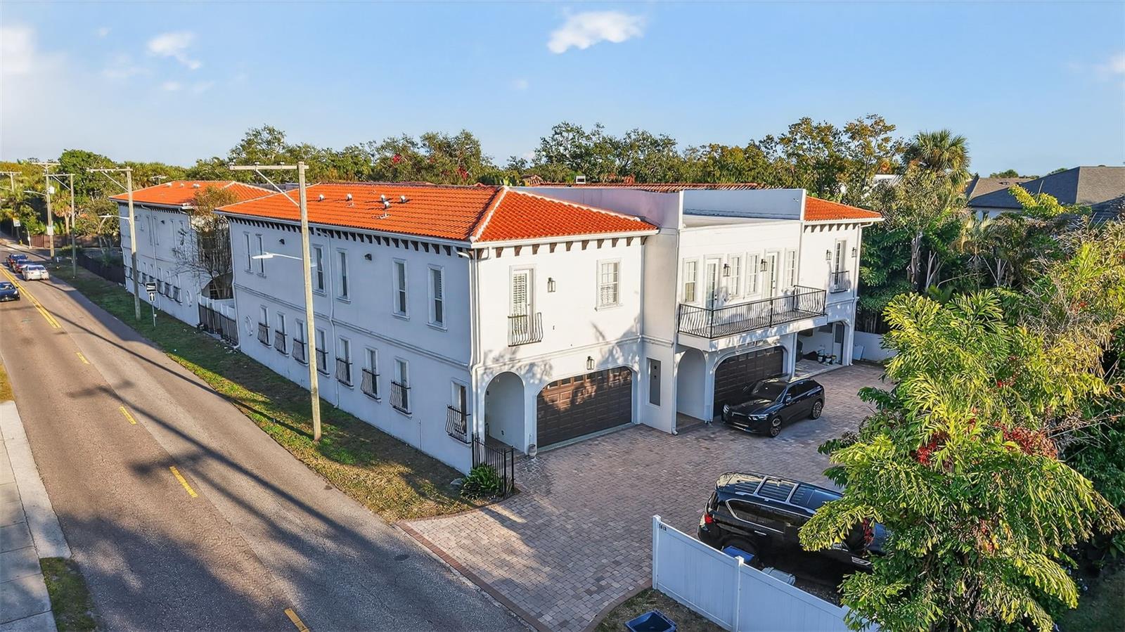 Image 2 of 55 For 5601 Bayshore Boulevard F