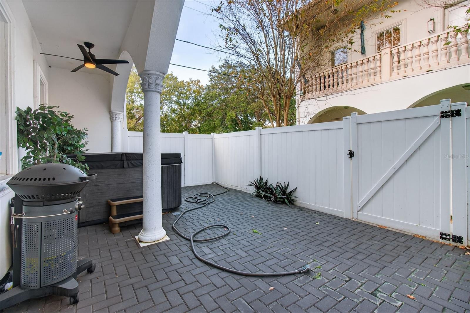 Image 25 of 55 For 5601 Bayshore Boulevard F