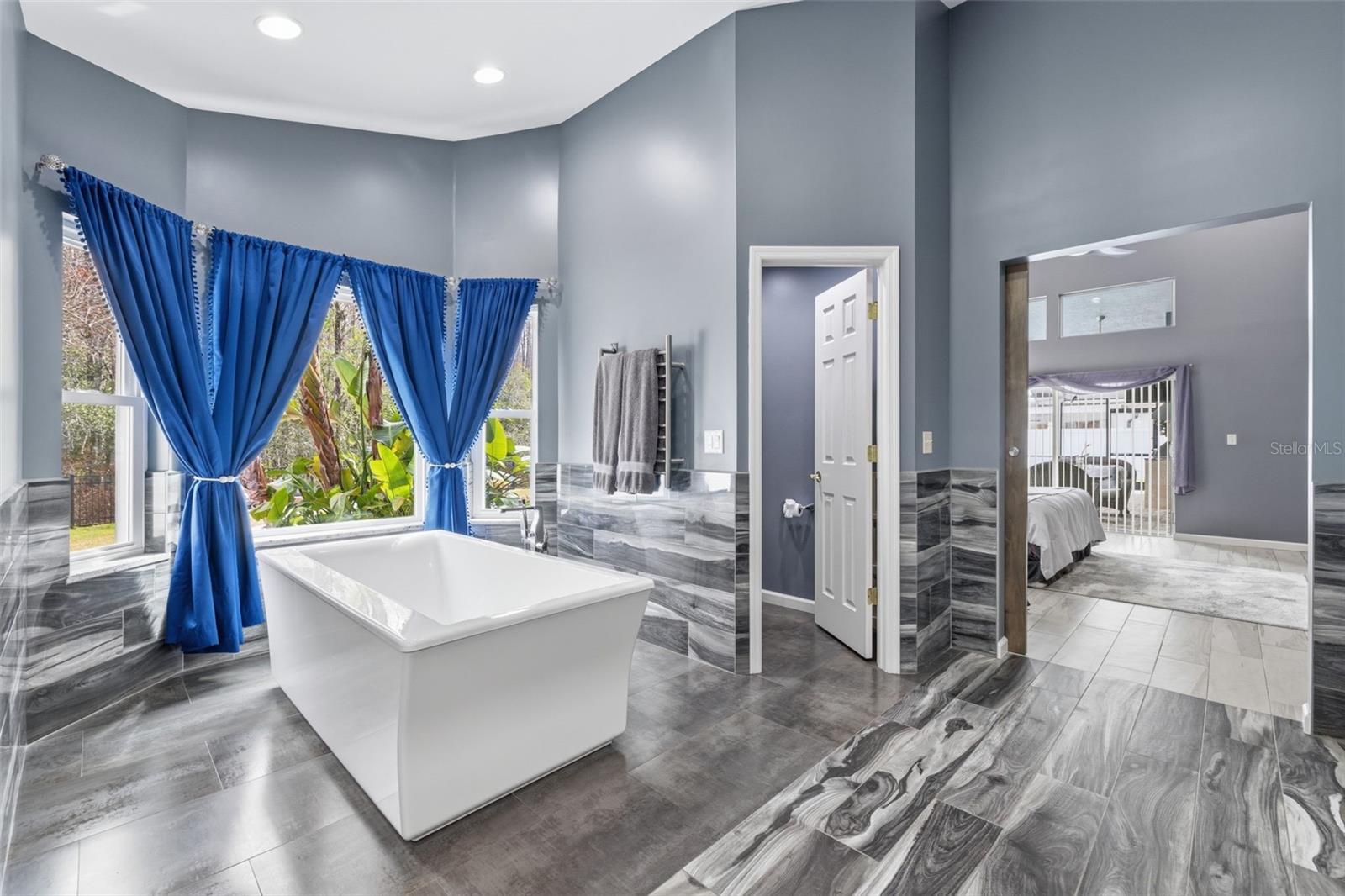 Image 22 of 72 For 6416 Thoroughbred Loop