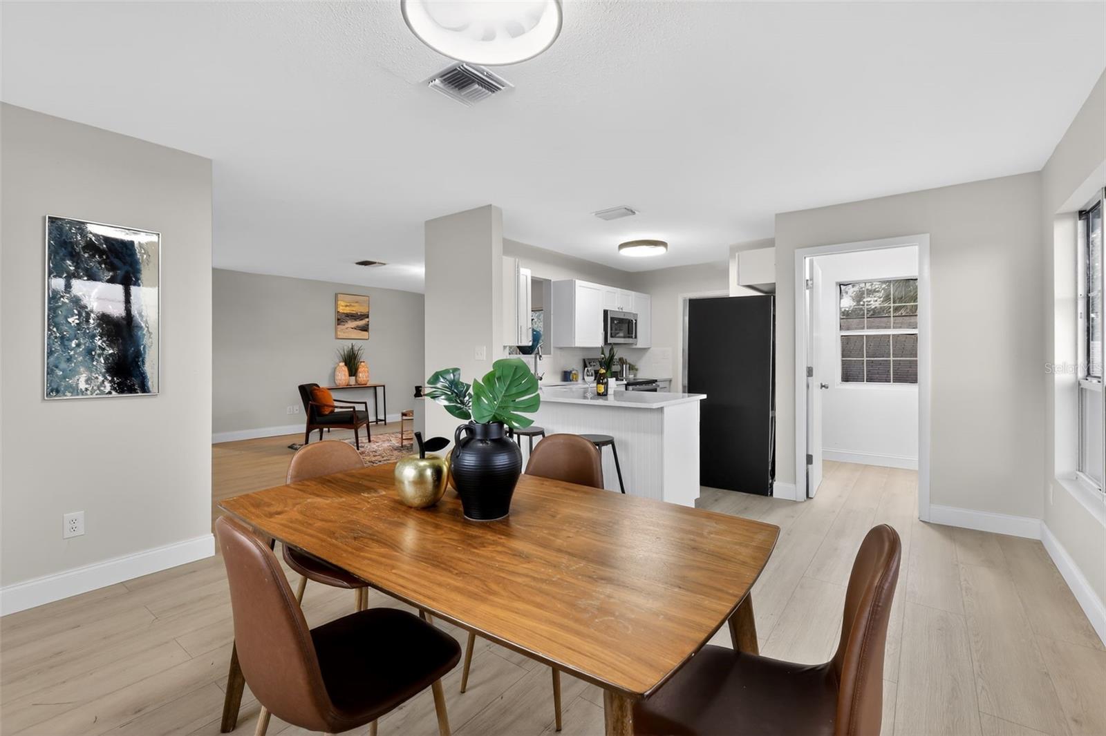 Image 8 of 27 For 522 Morgan Street