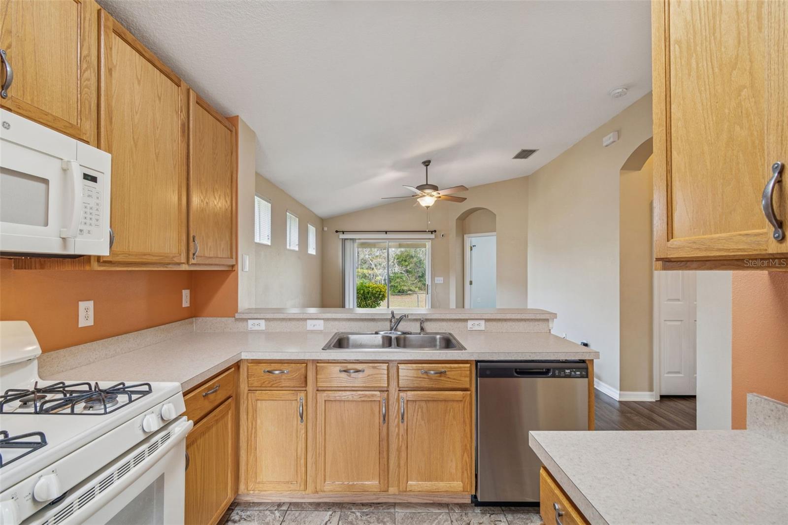 Image 12 of 37 For 8245 Crescent Moon Drive