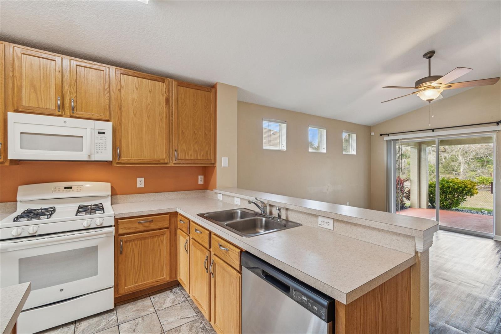 Image 14 of 37 For 8245 Crescent Moon Drive