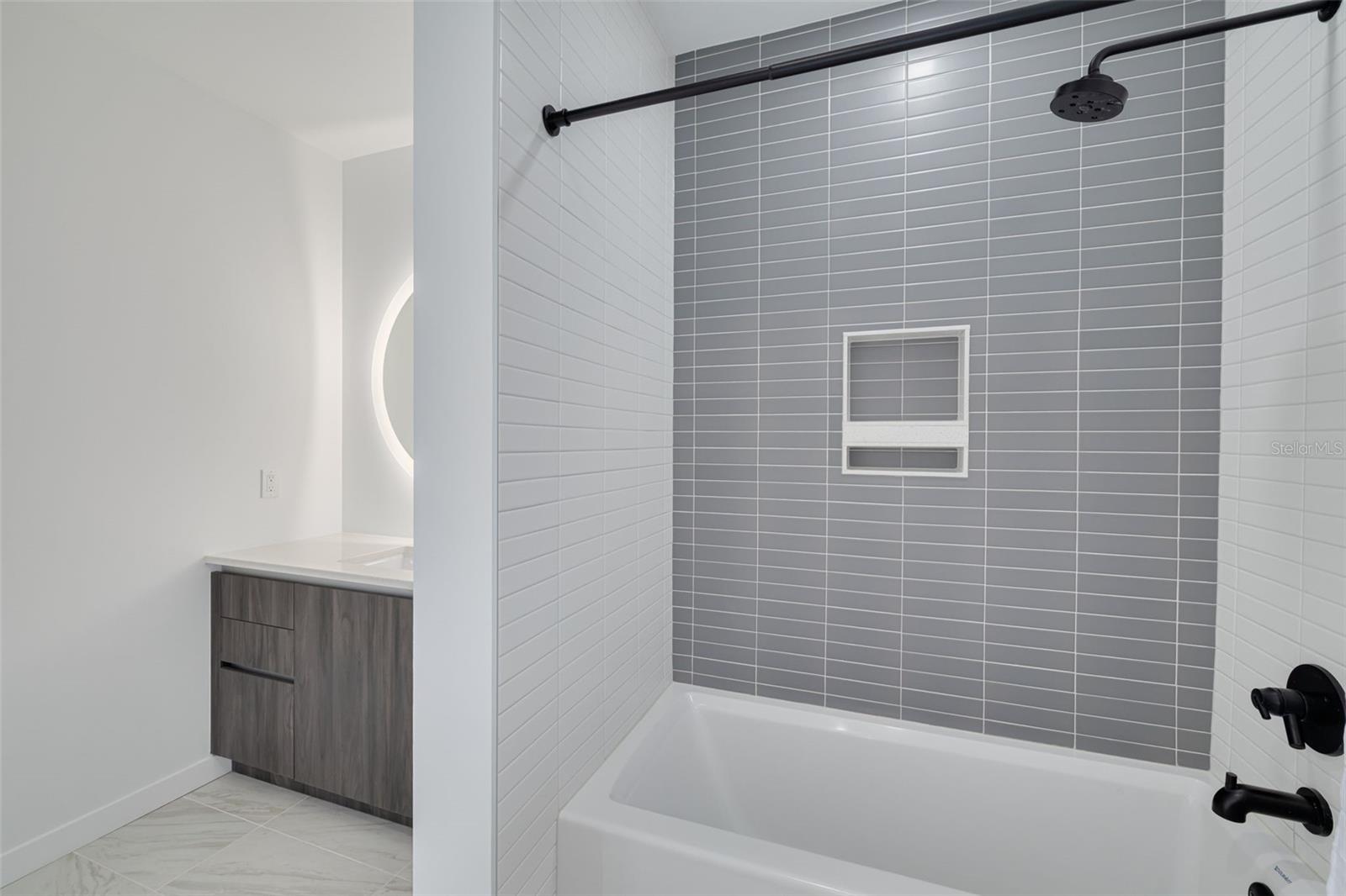 Image 13 of 36 For 777 3rd Avenue N 1507