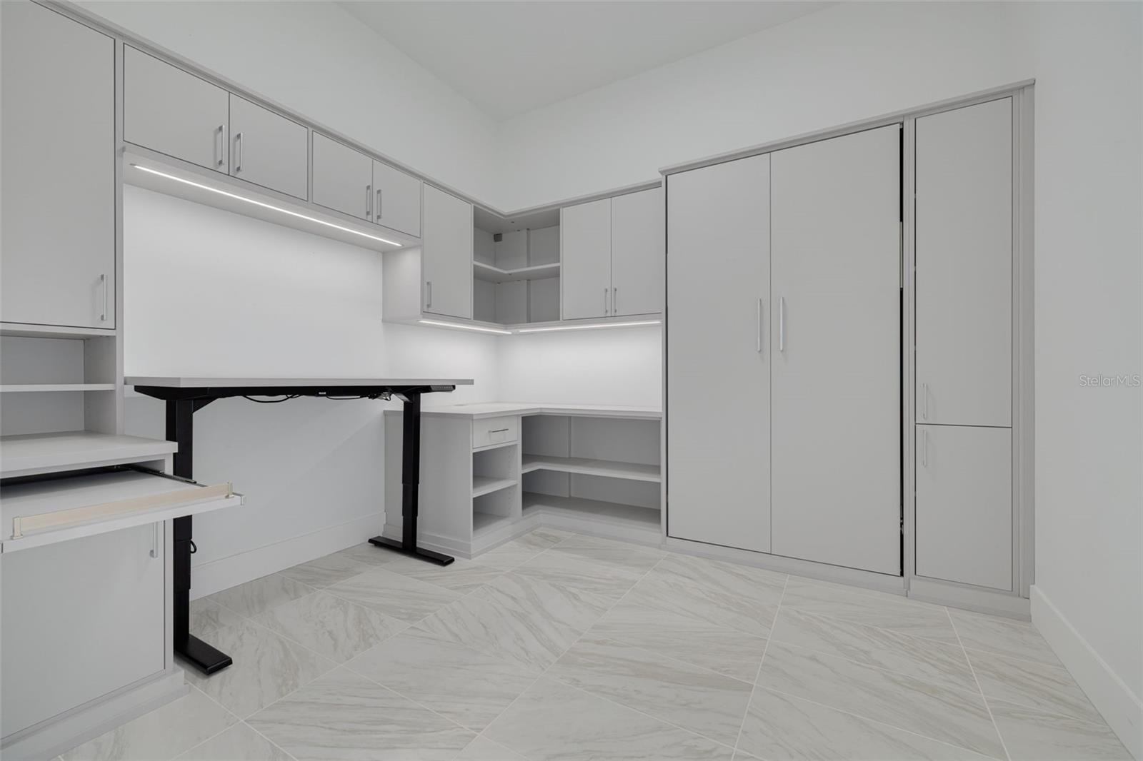 Image 15 of 36 For 777 3rd Avenue N 1507