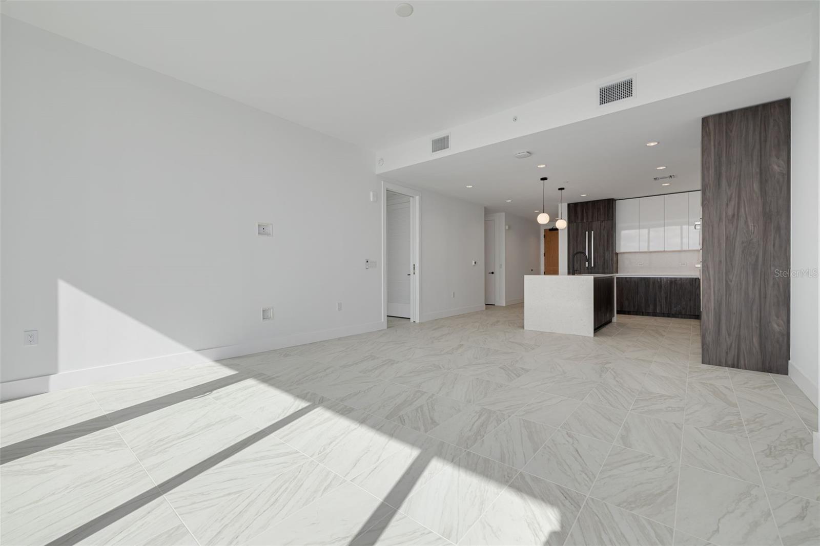 Image 5 of 36 For 777 3rd Avenue N 1507