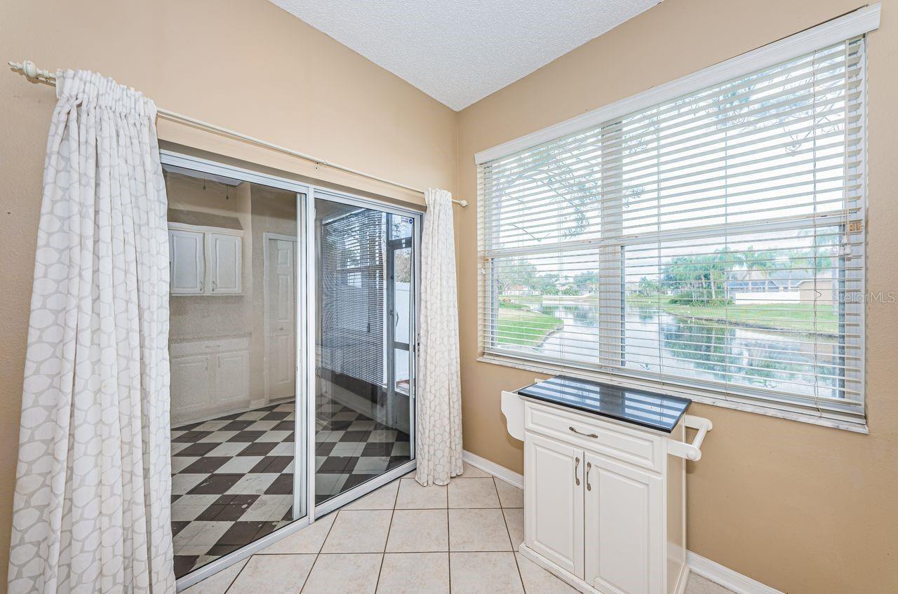 Image 18 of 41 For 605 Vallance Way Ne