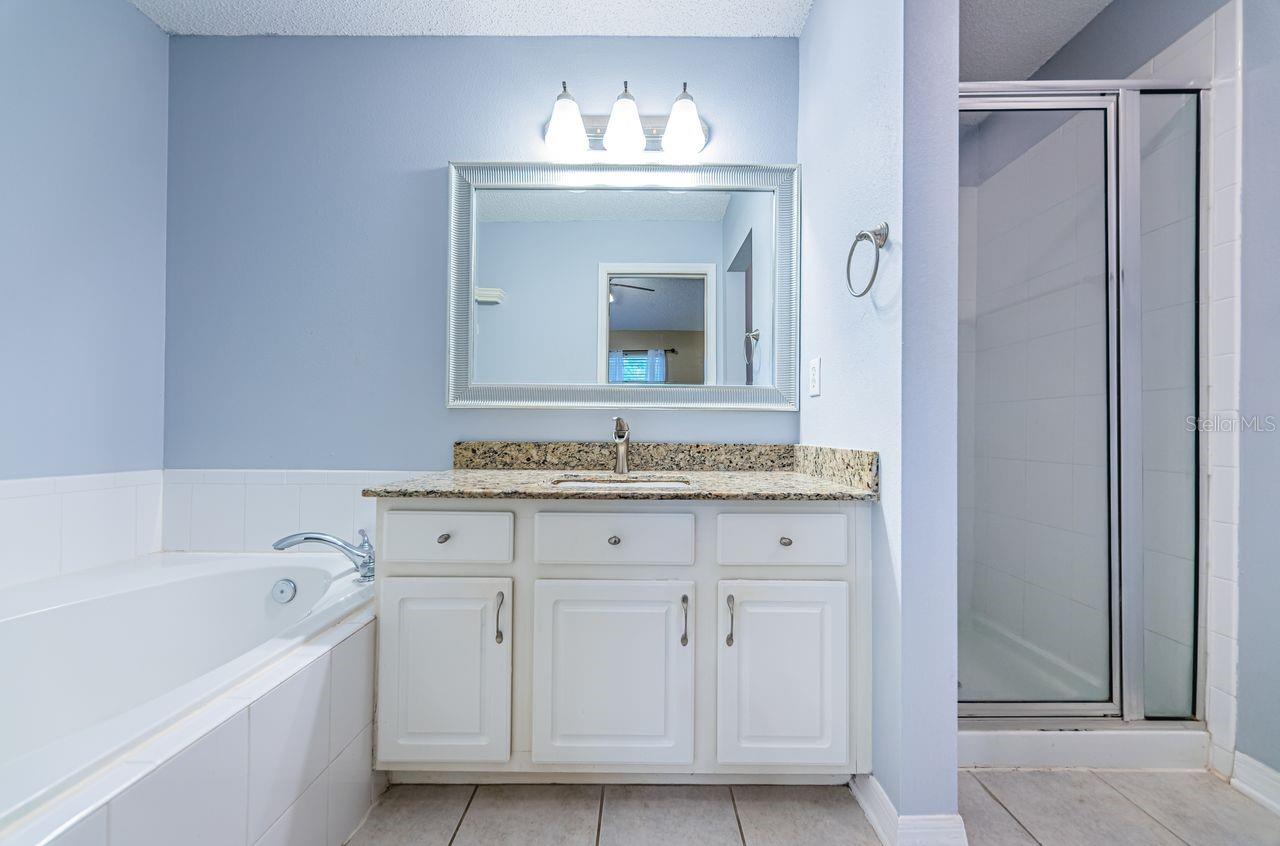 Image 24 of 41 For 605 Vallance Way Ne