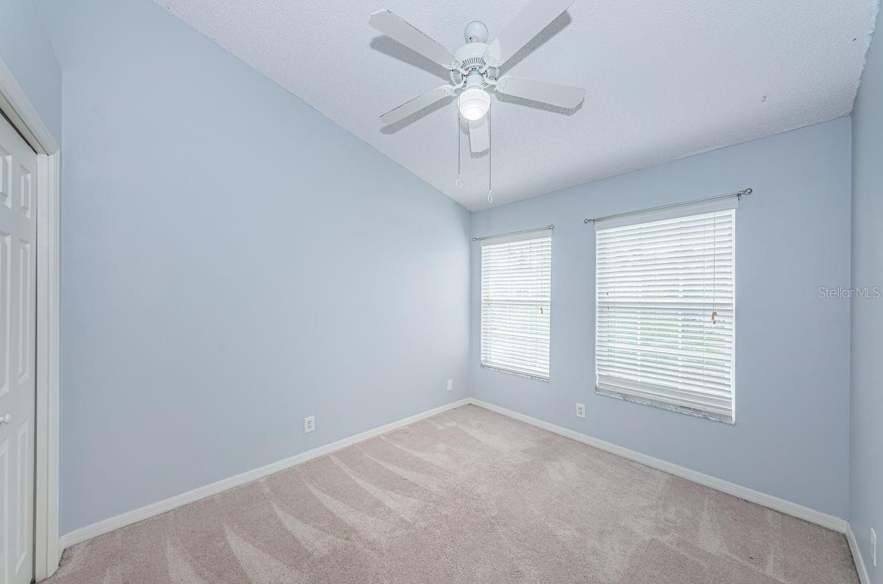 Image 30 of 41 For 605 Vallance Way Ne