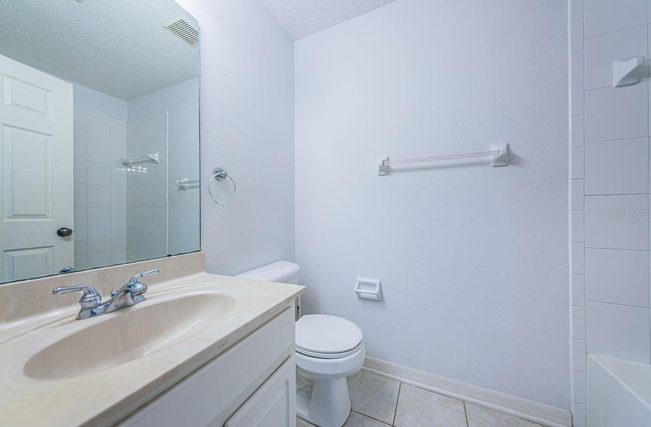 Image 31 of 41 For 605 Vallance Way Ne