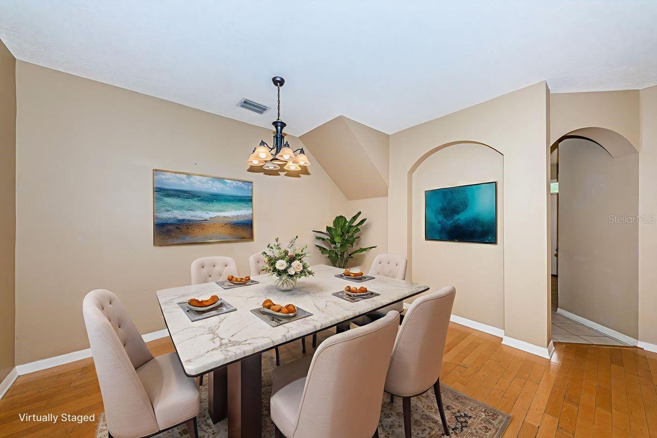 Image 8 of 41 For 605 Vallance Way Ne