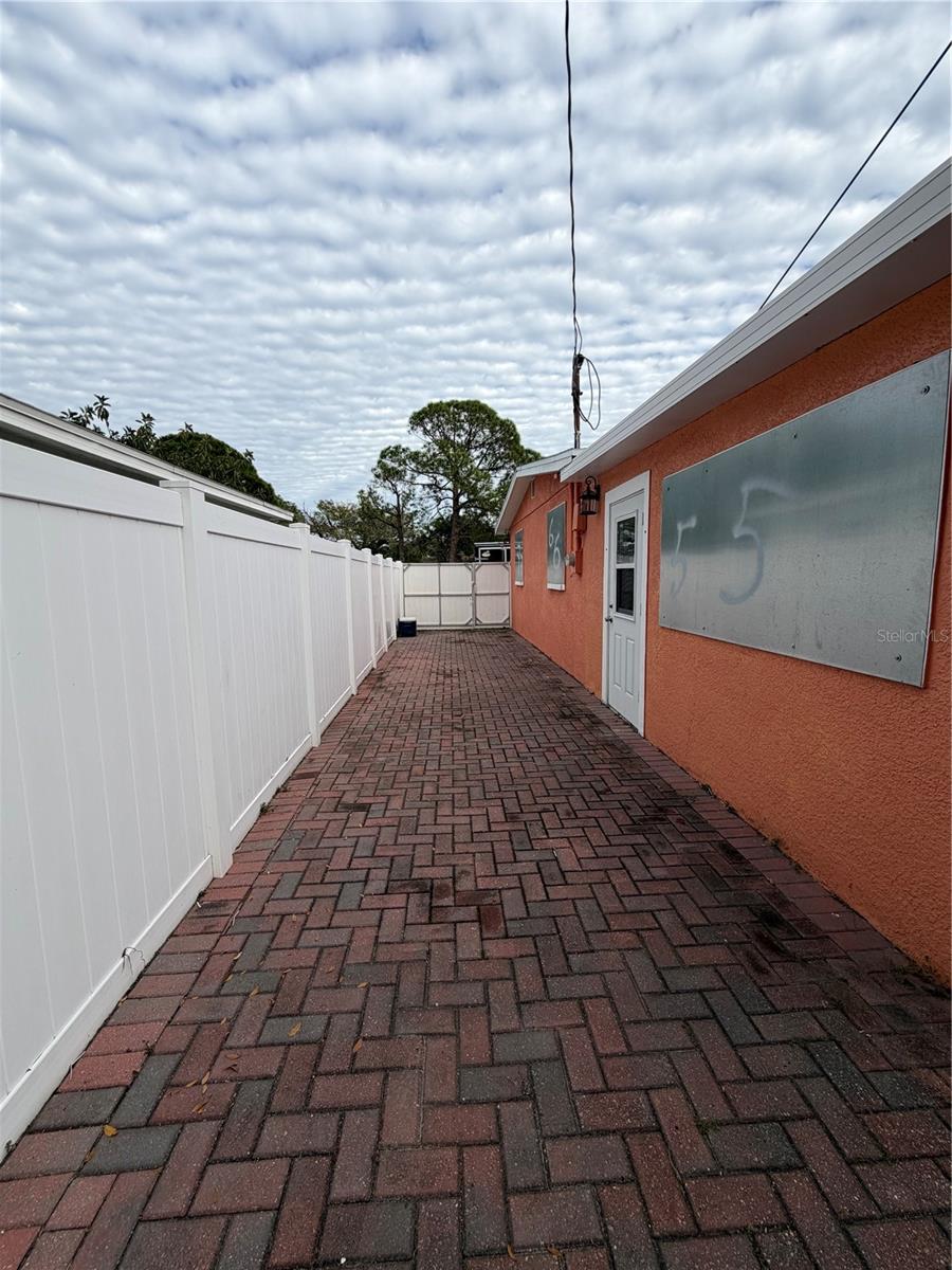 Image 24 of 26 For 4627 Byerle Circle