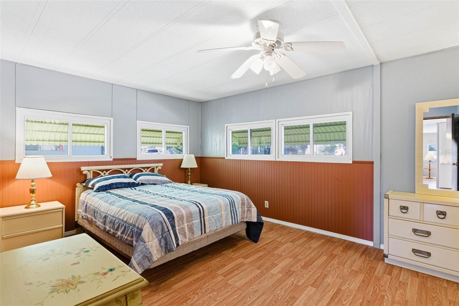 Listing photo id 23 for 39248 Us Highway 19 N 157