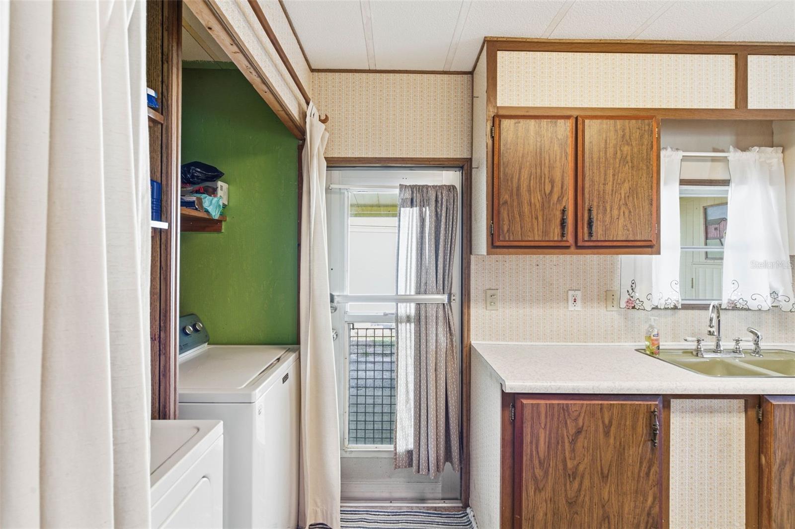 Listing photo id 33 for 39248 Us Highway 19 N 157