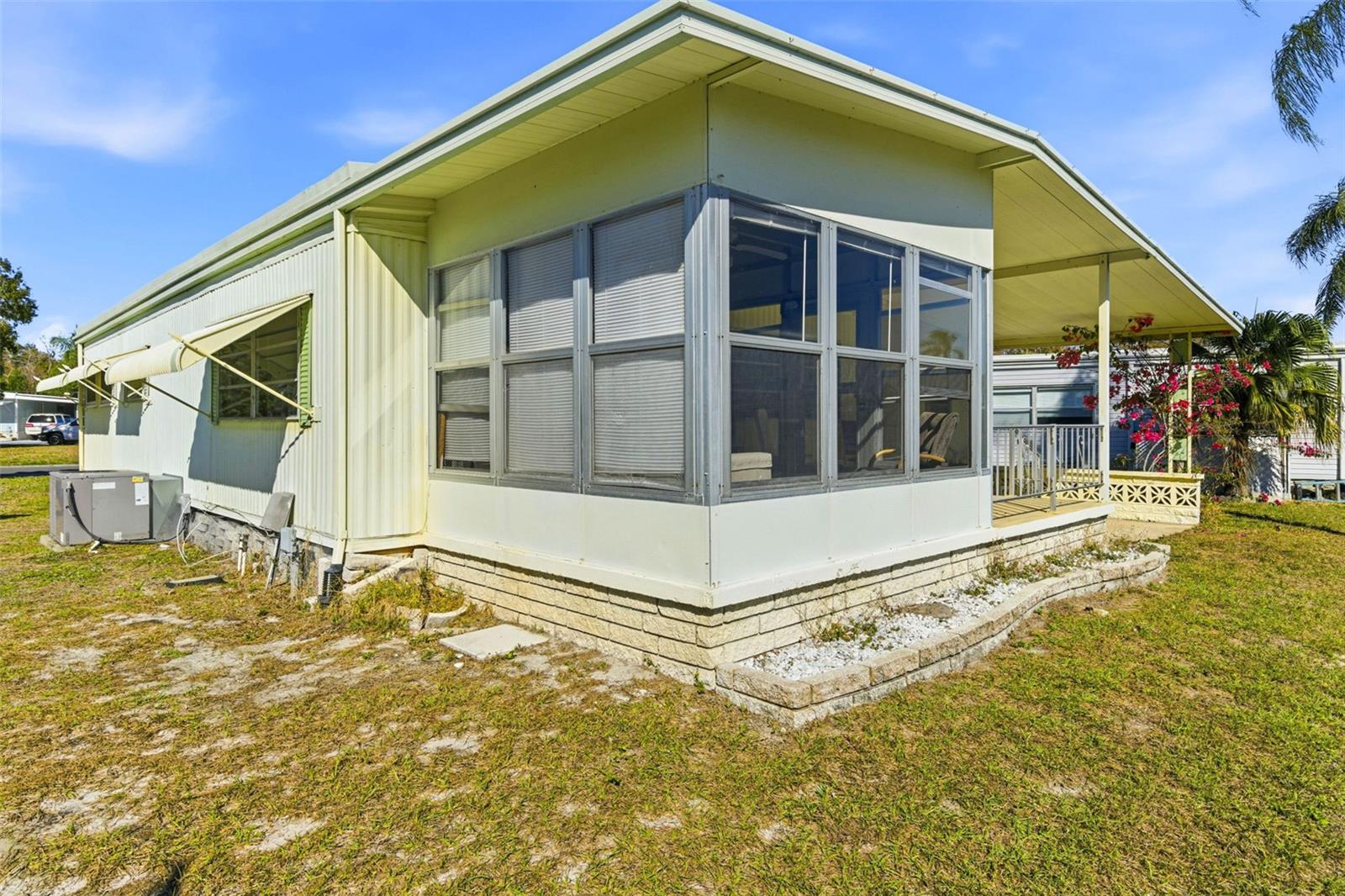 Listing photo id 4 for 39248 Us Highway 19 N 157