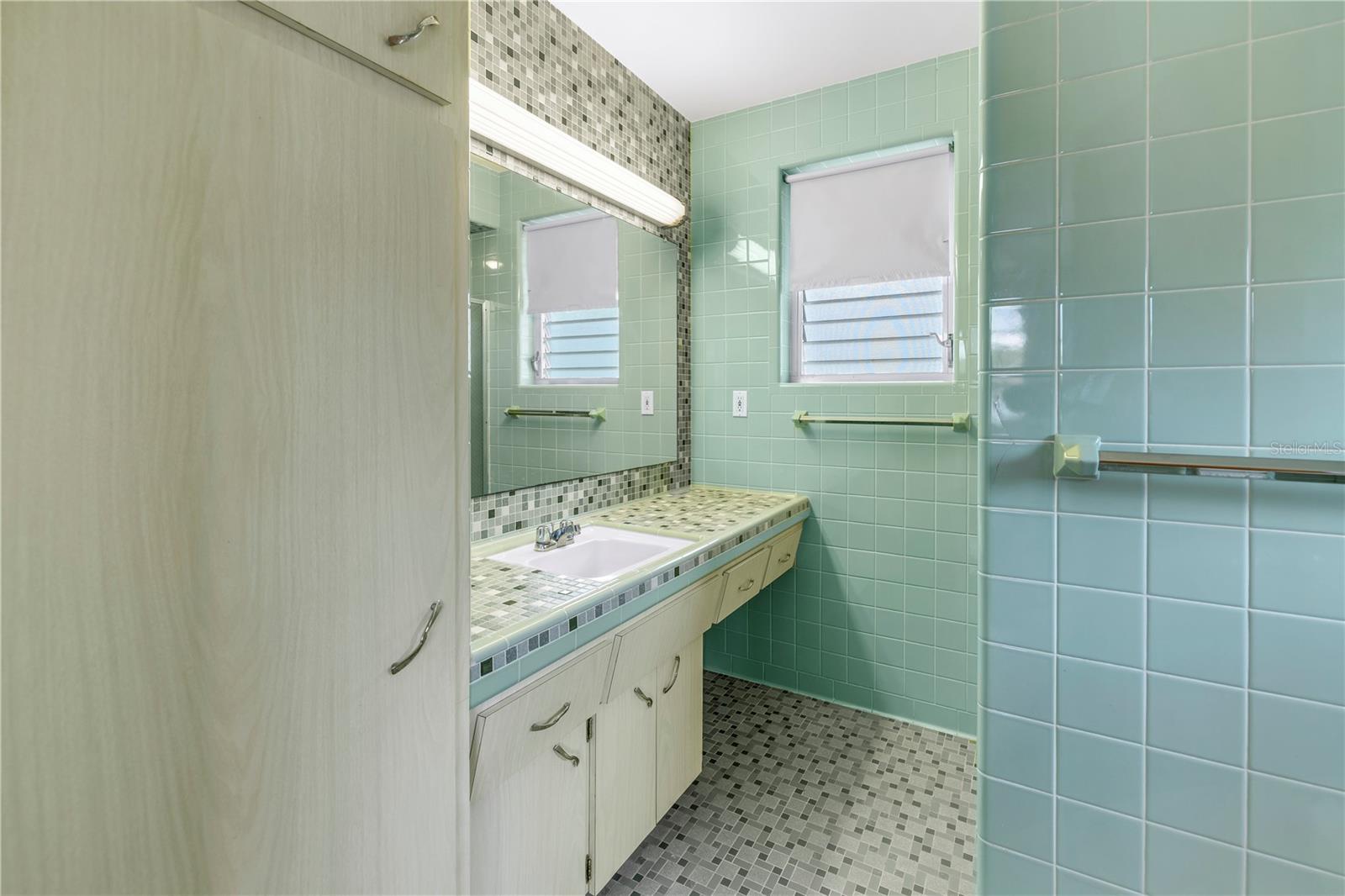 Image 11 of 14 For 356 1-2 14th Avenue Ne