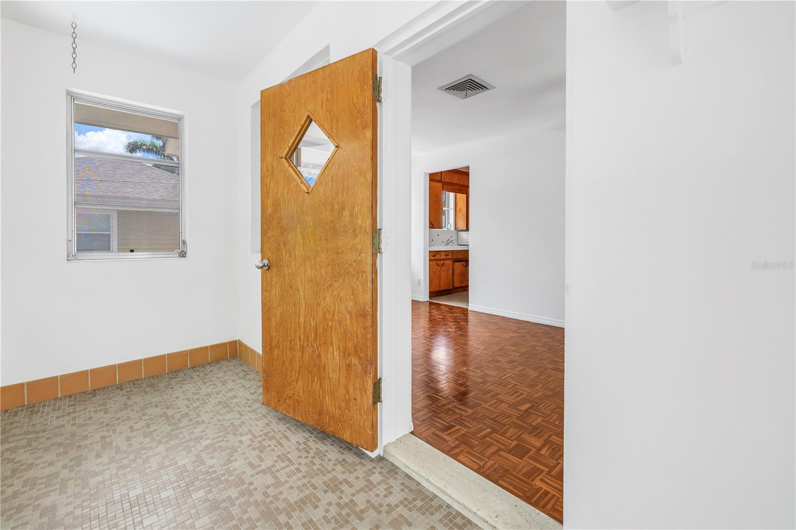 Image 2 of 14 For 356 1-2 14th Avenue Ne