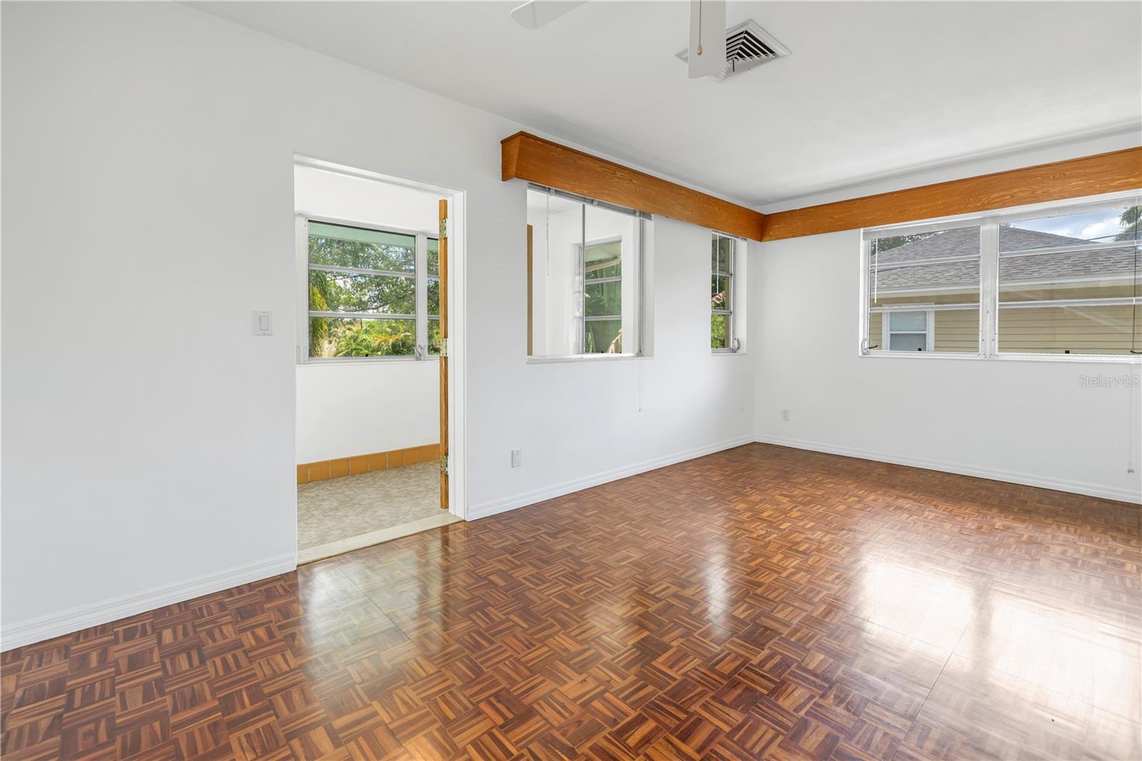 Image 4 of 14 For 356 1-2 14th Avenue Ne