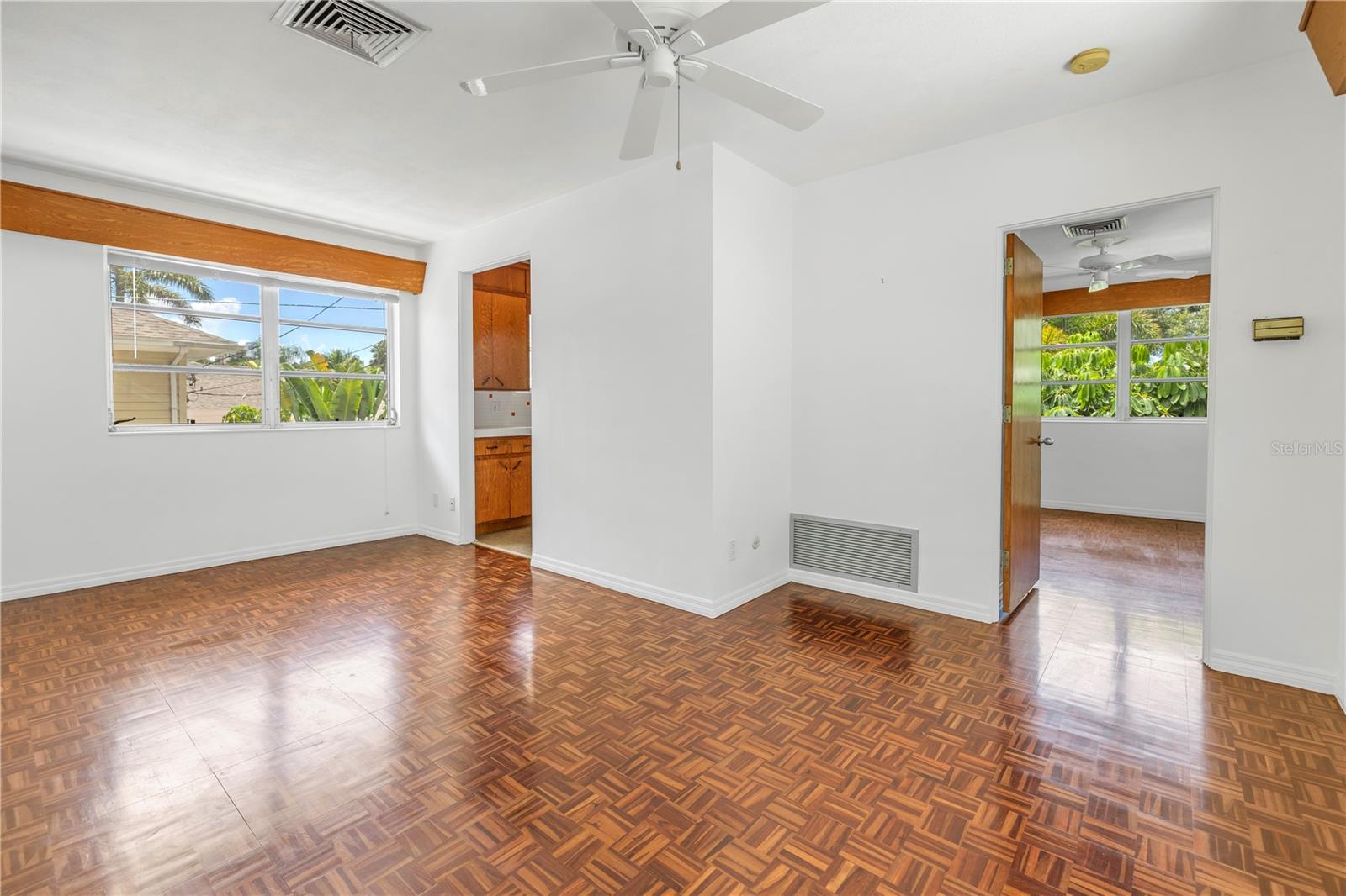 Image 8 of 14 For 356 1-2 14th Avenue Ne