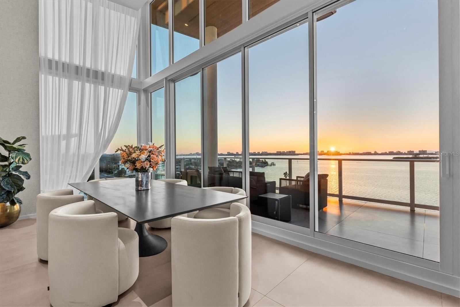 Listing photo id 0 for 1020 Sunset Point Road 703