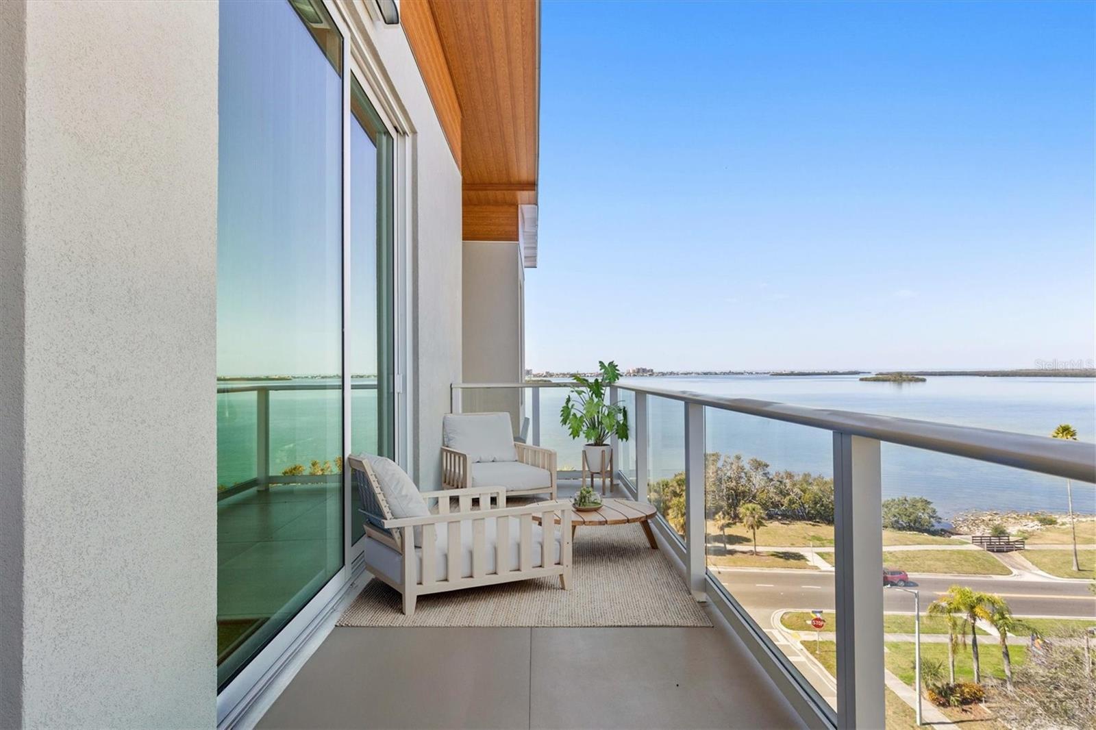 Listing photo id 19 for 1020 Sunset Point Road 703