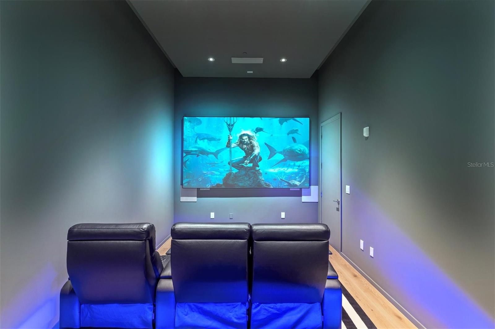 Listing photo id 21 for 1020 Sunset Point Road 703