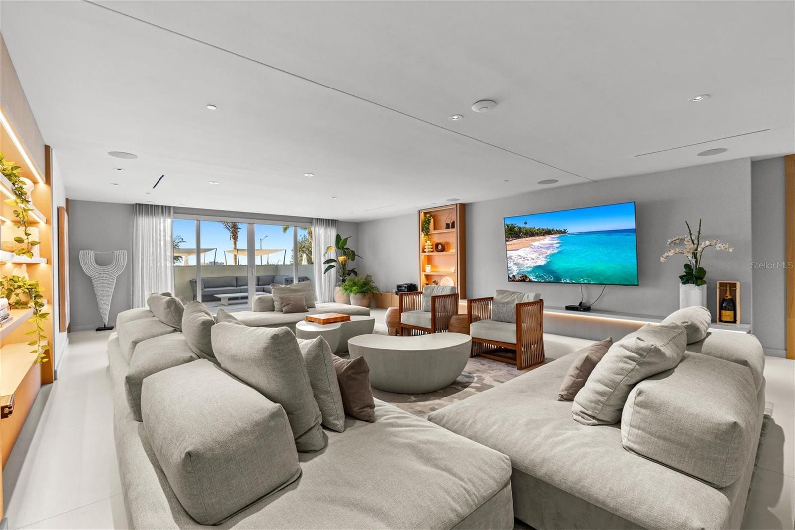 Listing photo id 43 for 1020 Sunset Point Road 703