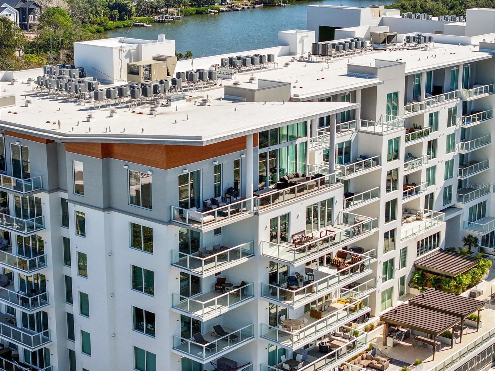 Listing photo id 45 for 1020 Sunset Point Road 703