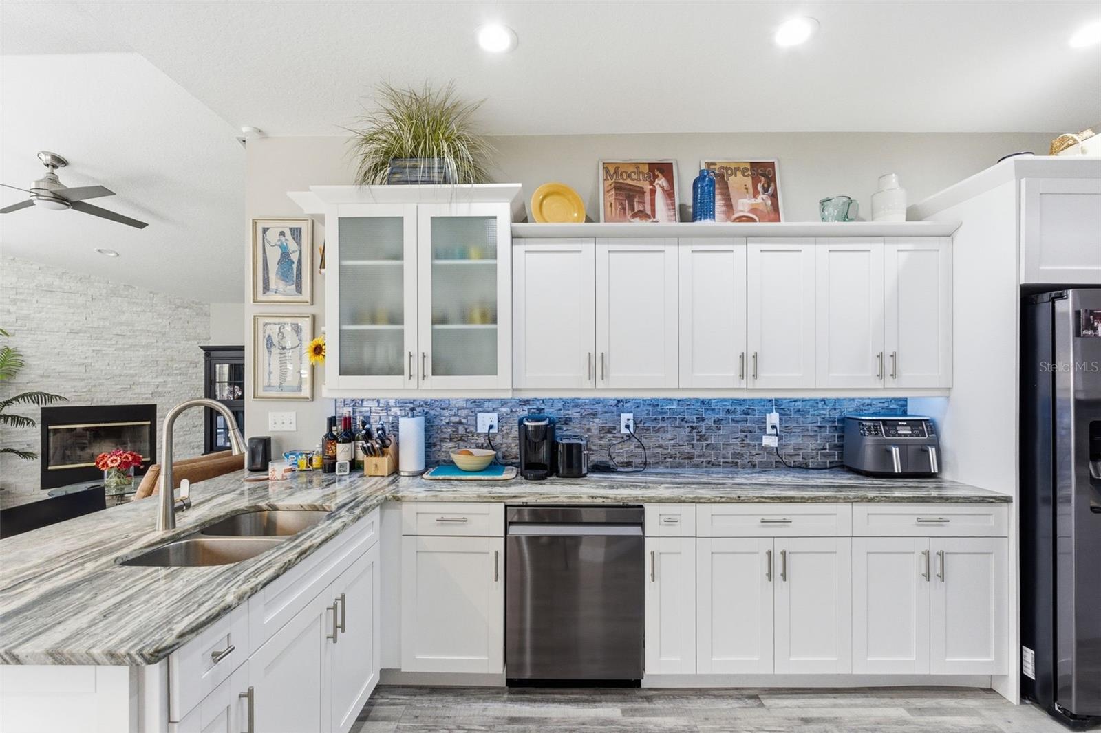 Image 18 of 48 For 391 Wood Bridge Avenue