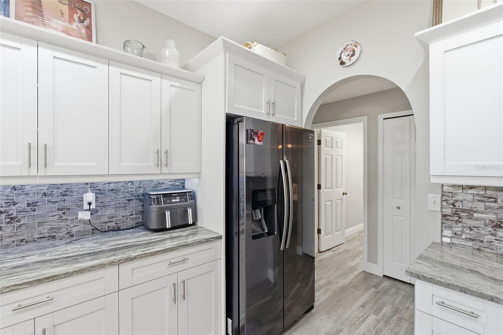 Image 21 of 48 For 391 Wood Bridge Avenue