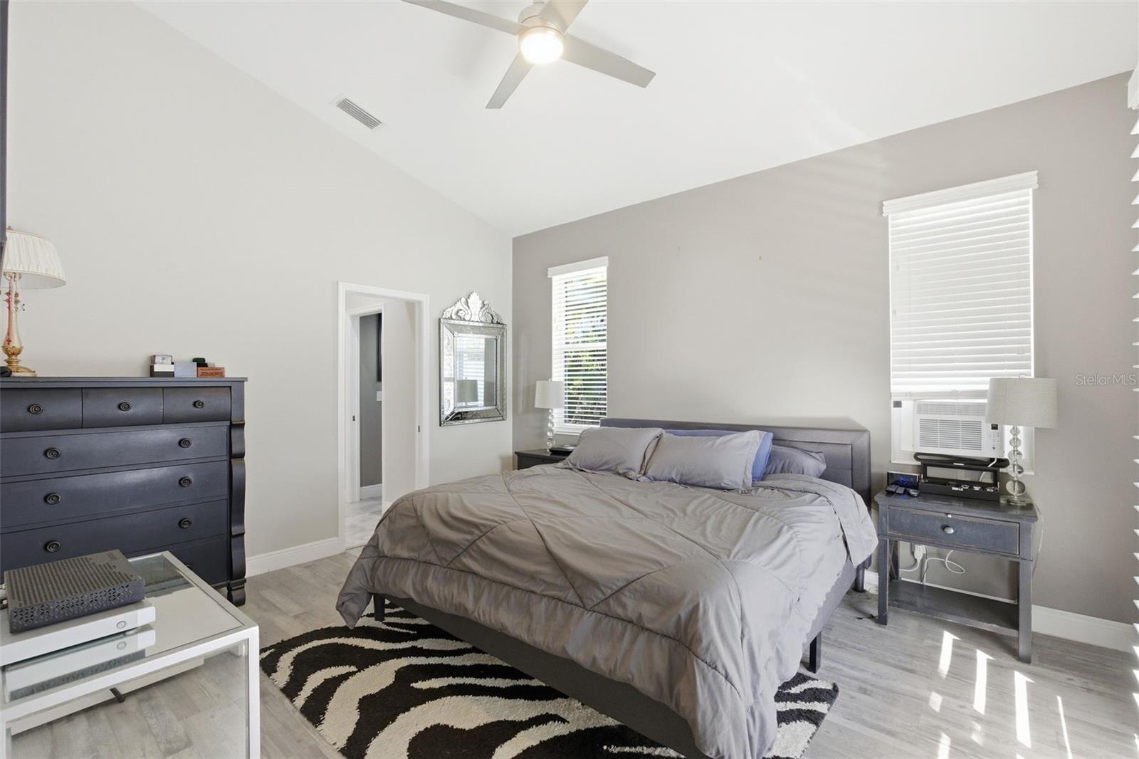 Image 25 of 48 For 391 Wood Bridge Avenue