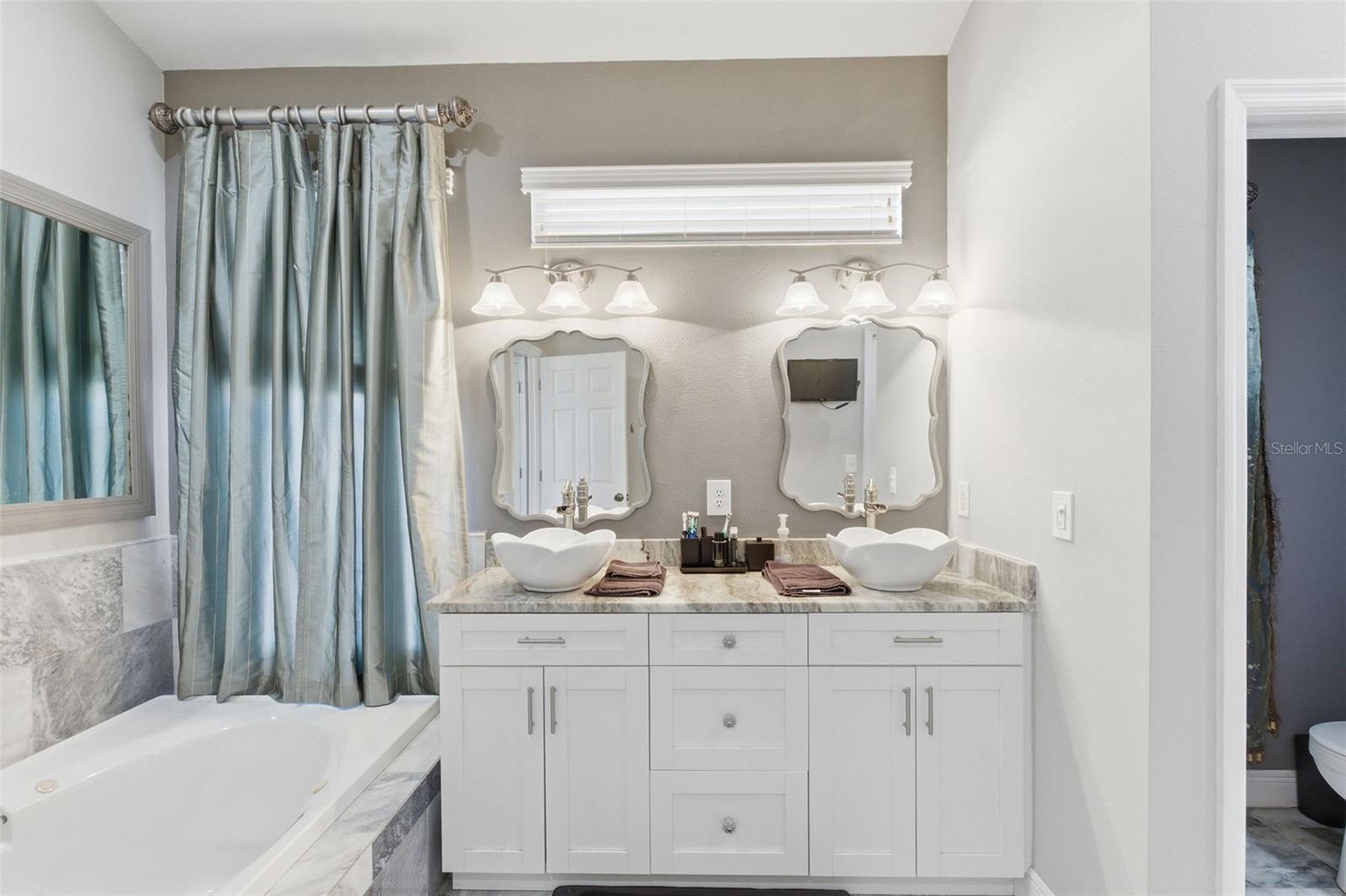 Image 27 of 48 For 391 Wood Bridge Avenue