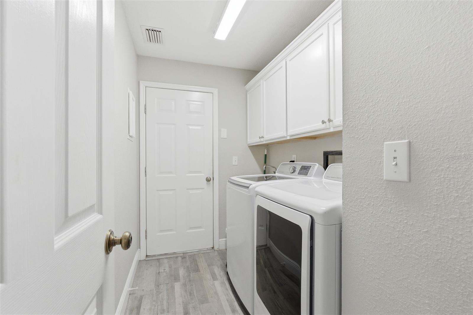 Image 36 of 48 For 391 Wood Bridge Avenue