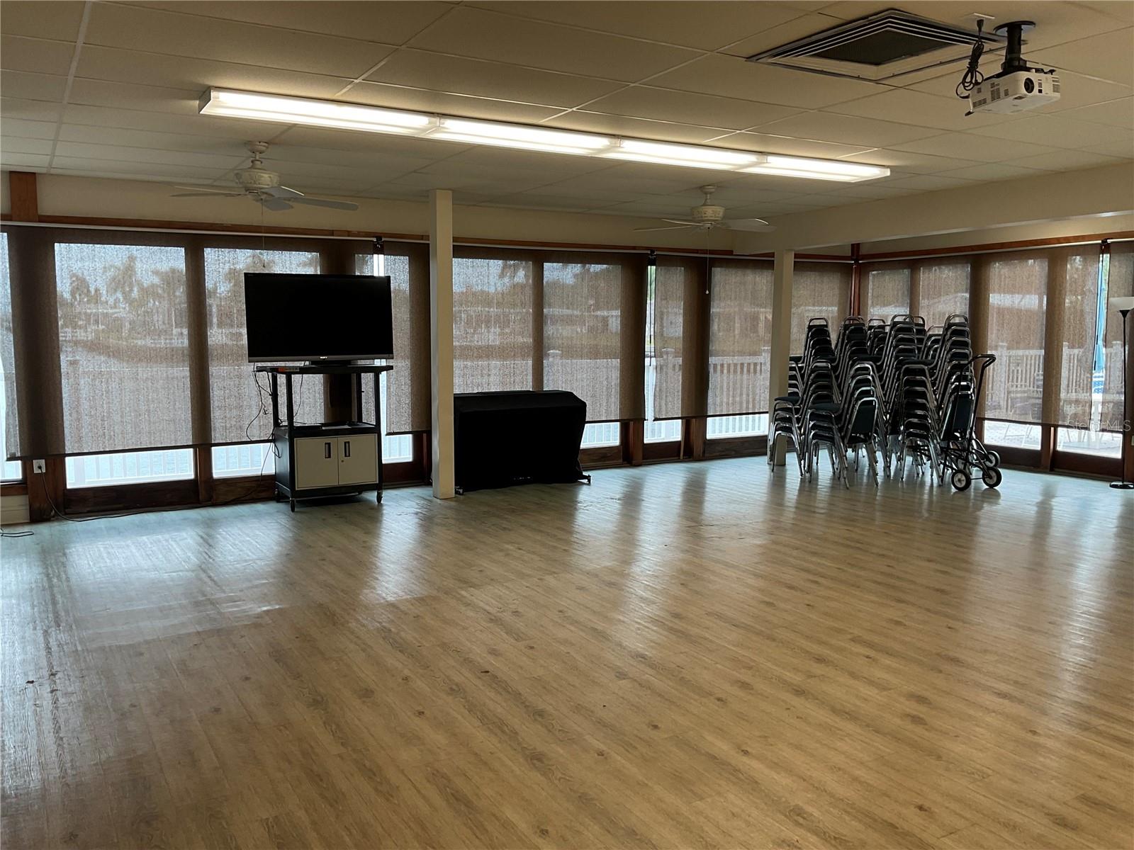 Listing photo id 34 for 18675 Us Highway 19 N 132