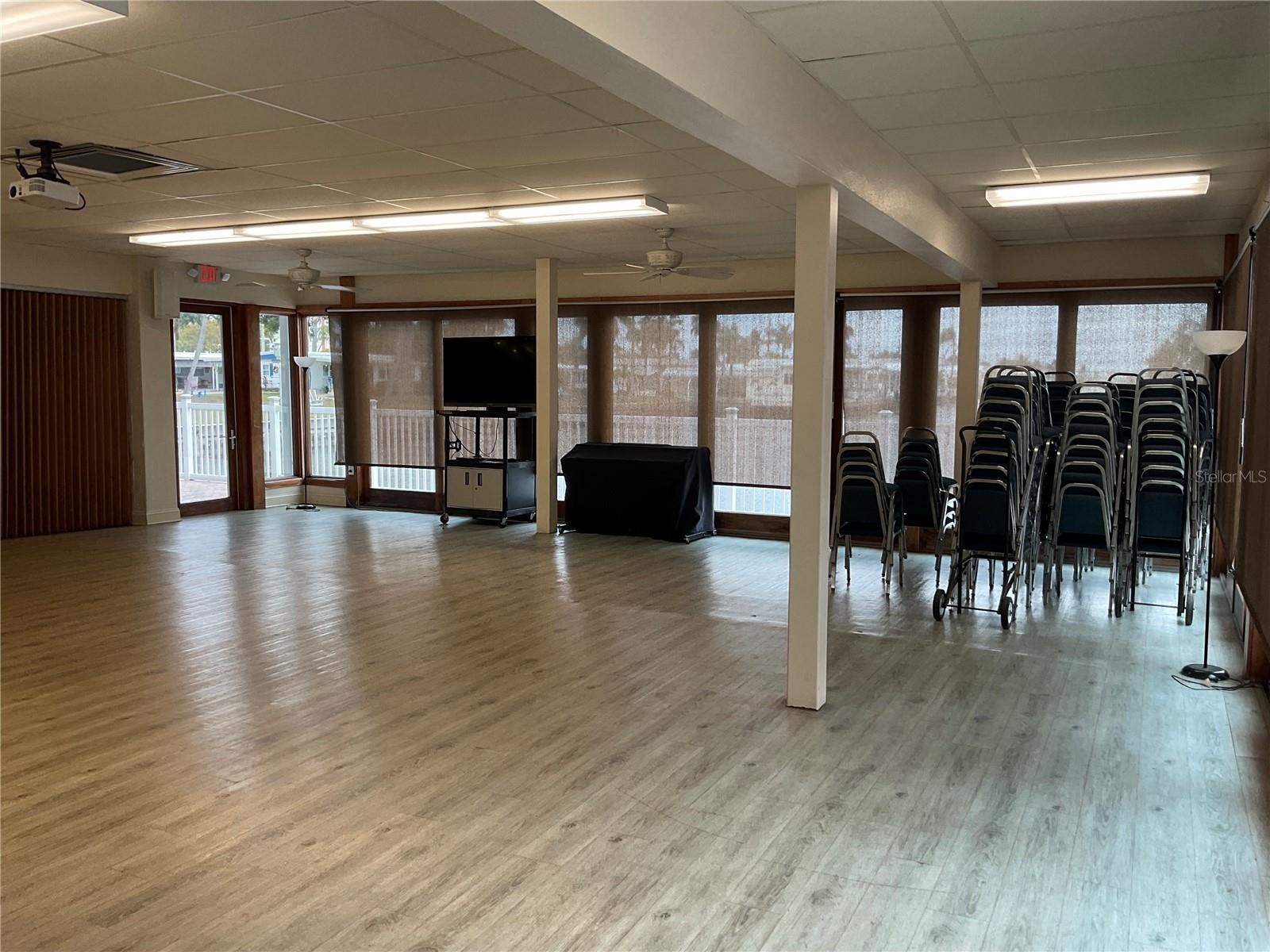 Listing photo id 35 for 18675 Us Highway 19 N 132