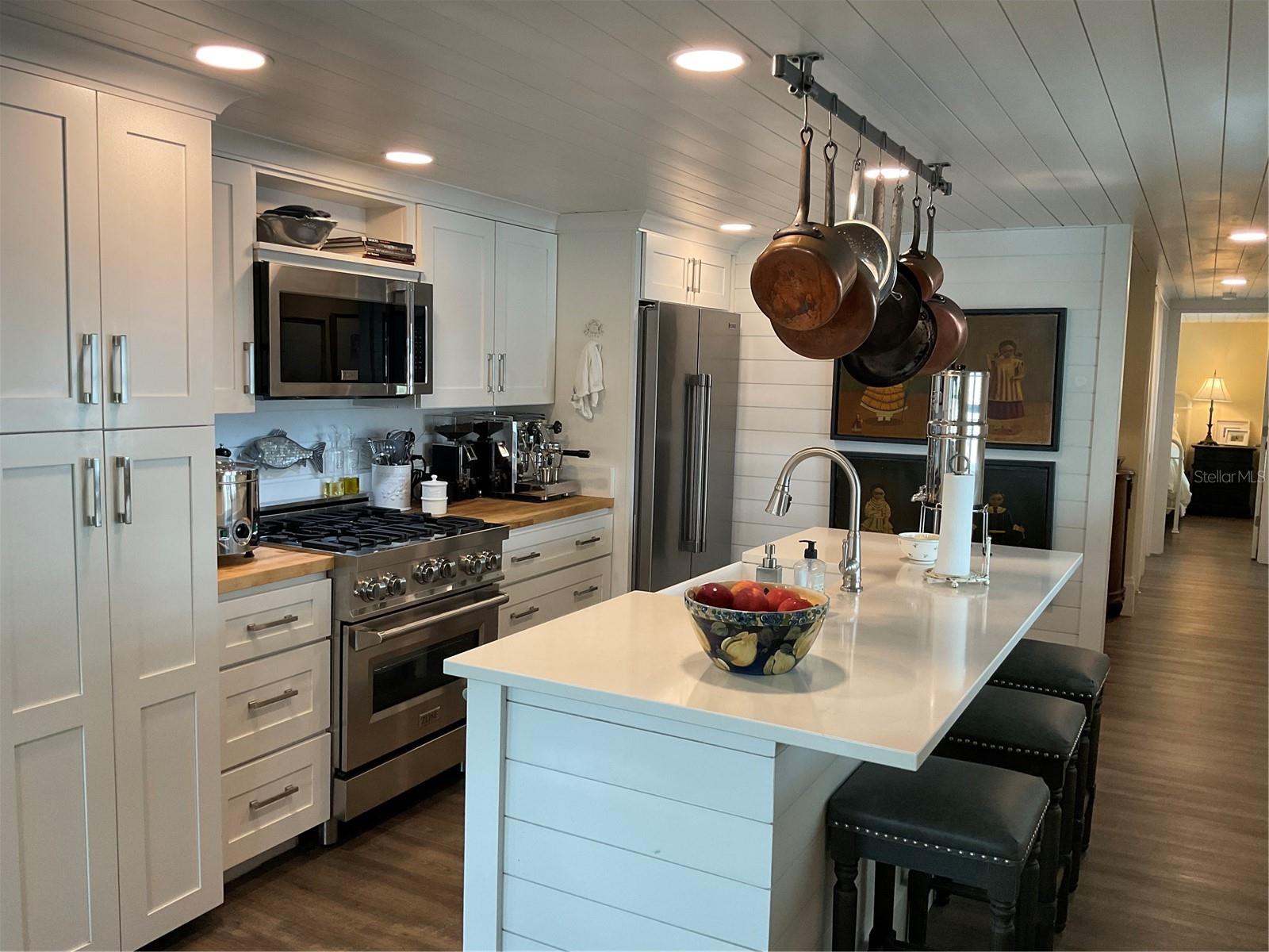 Listing photo id 6 for 18675 Us Highway 19 N 132