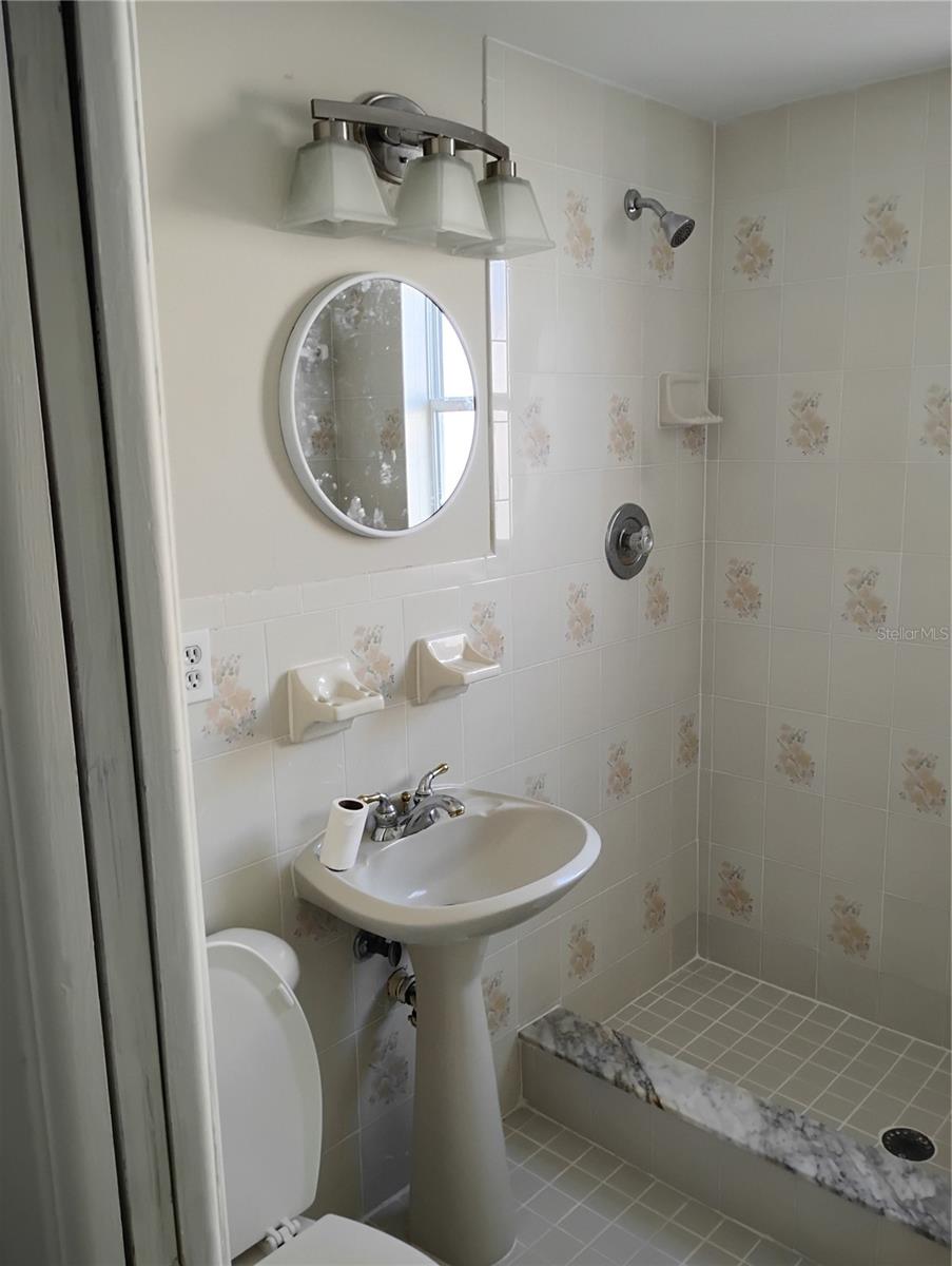 Image 8 of 24 For 11234 Areca Drive