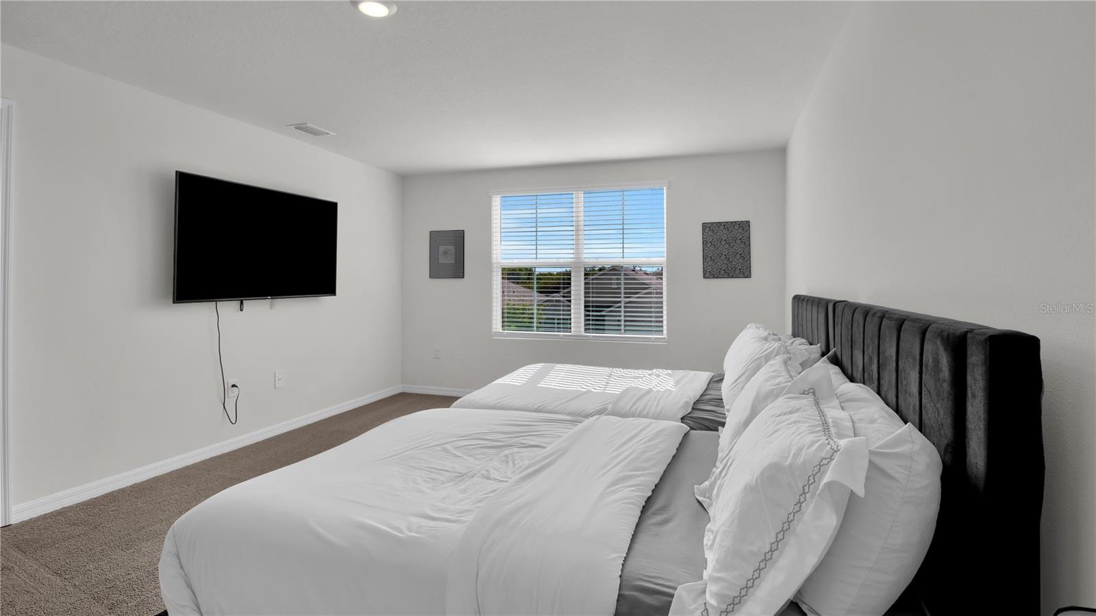 Image 26 of 34 For 16762 Carlton Pond Street