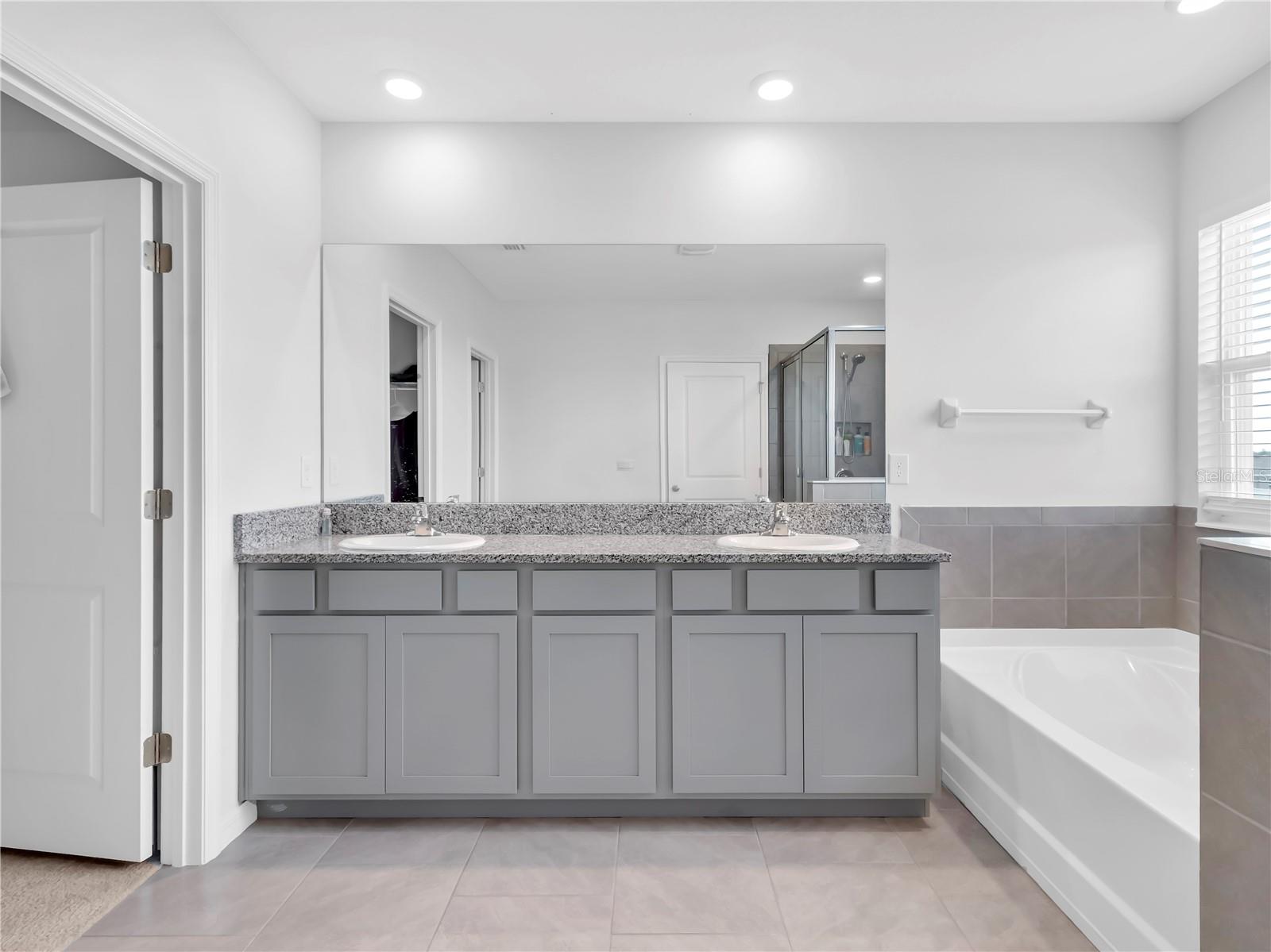 Image 33 of 52 For 16792 Glacier Bay Loop