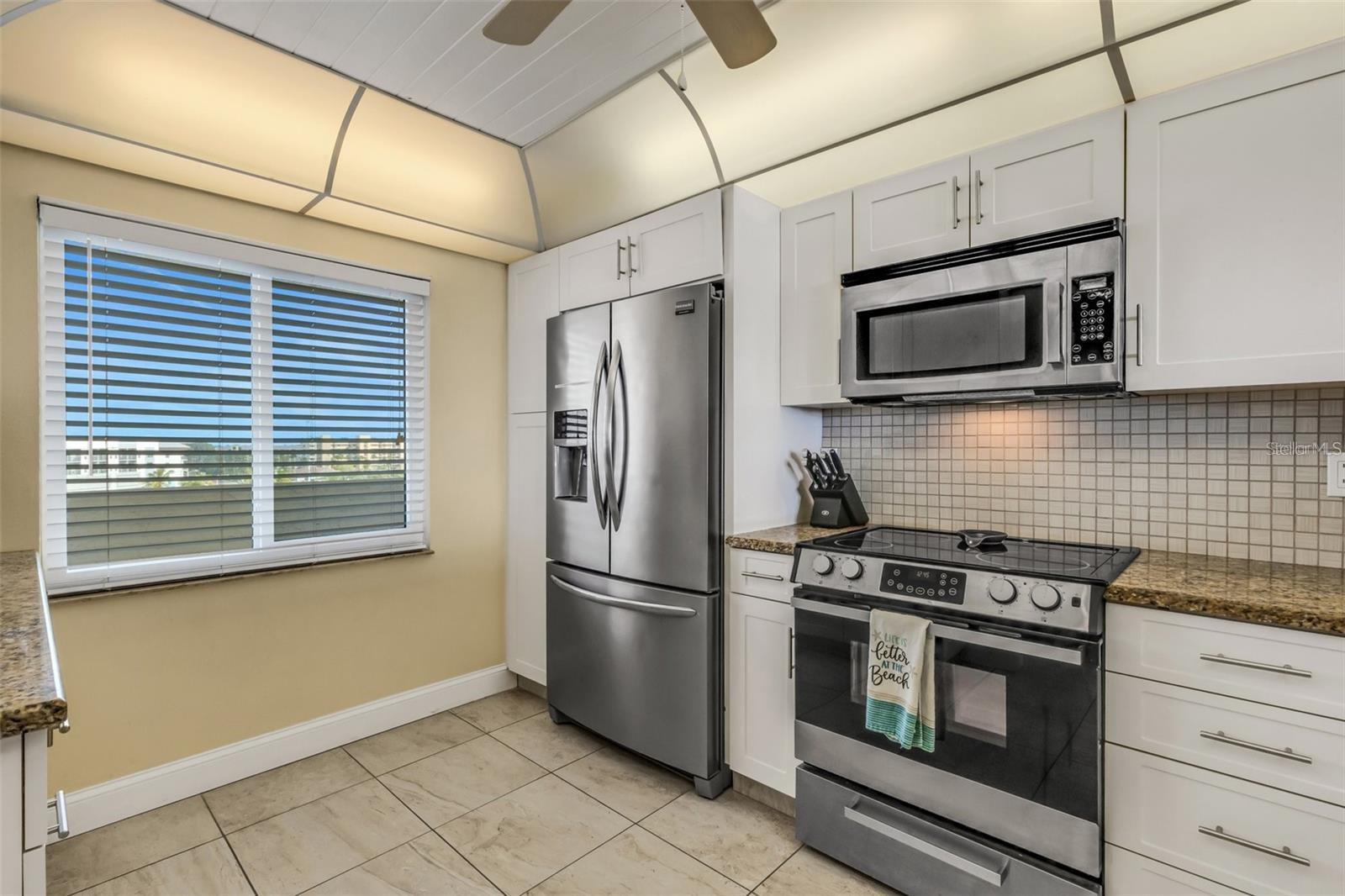 Listing photo id 16 for 15000 Gulf Boulevard 703