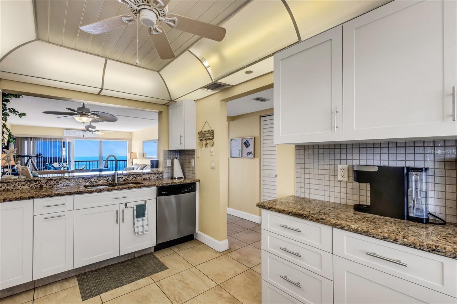 Listing photo id 17 for 15000 Gulf Boulevard 703