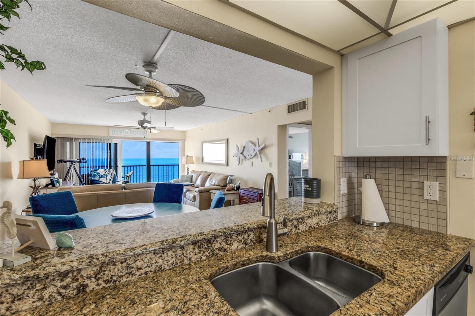 Listing photo id 18 for 15000 Gulf Boulevard 703