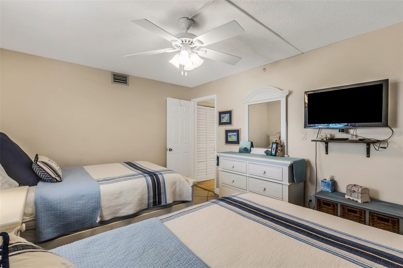 Listing photo id 23 for 15000 Gulf Boulevard 703