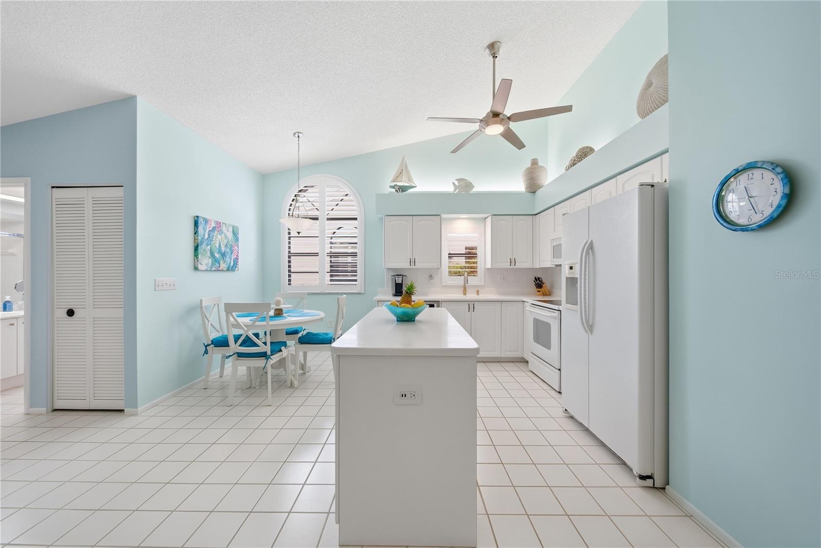 Image 12 of 34 For 5550 Salem Square Drive S