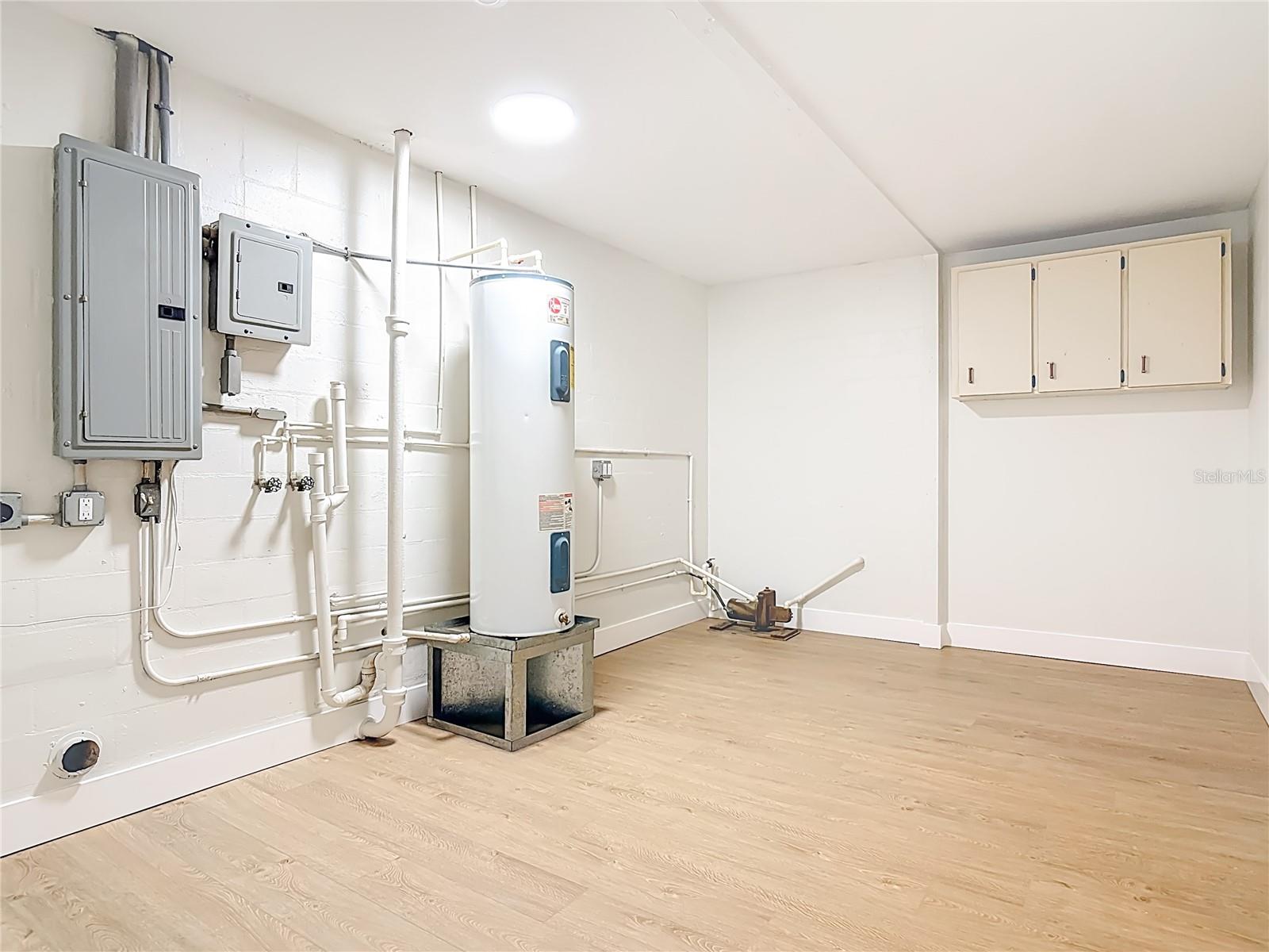 Image 30 of 46 For 318 Scotland Drive