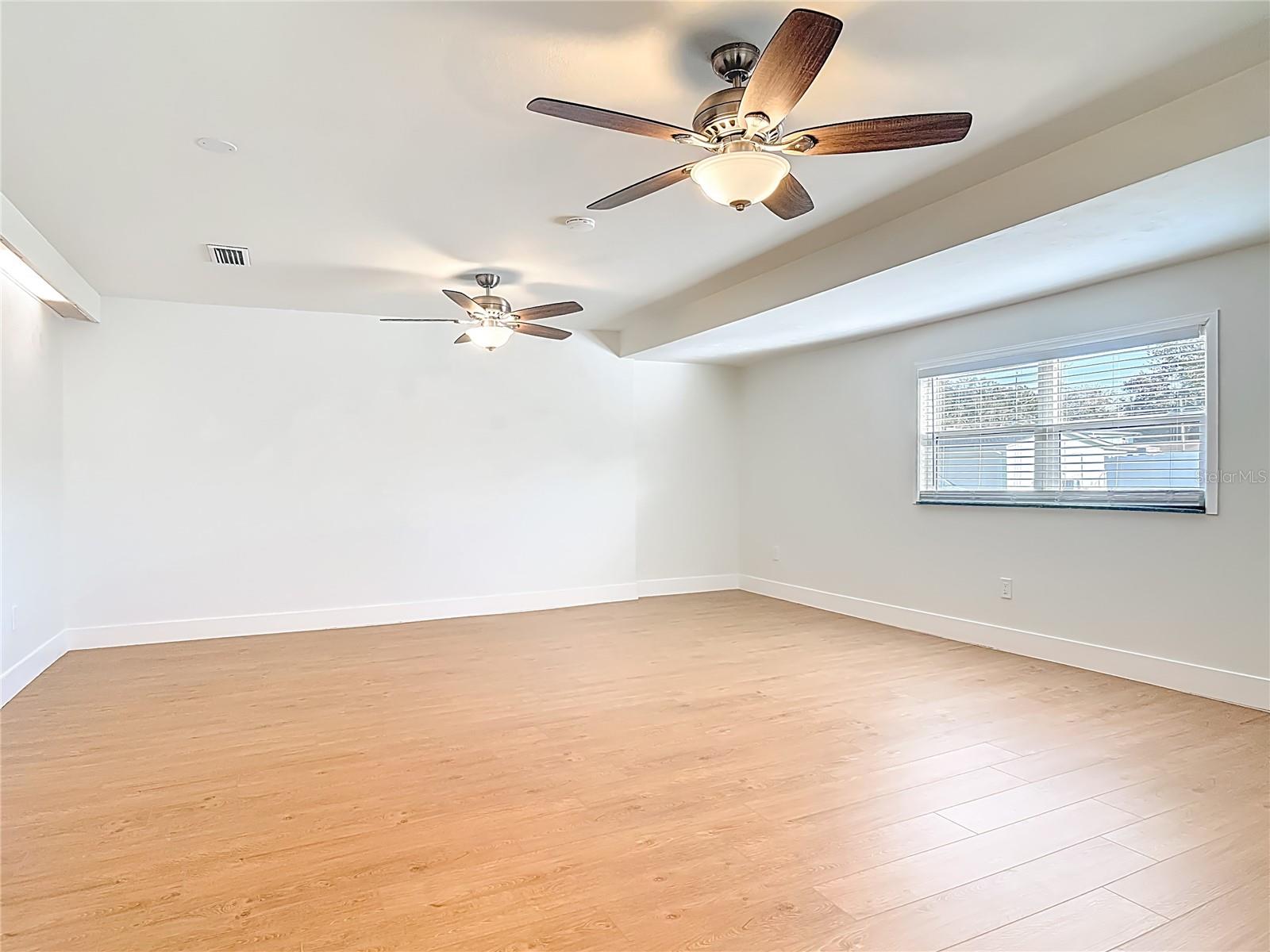 Image 7 of 46 For 318 Scotland Drive