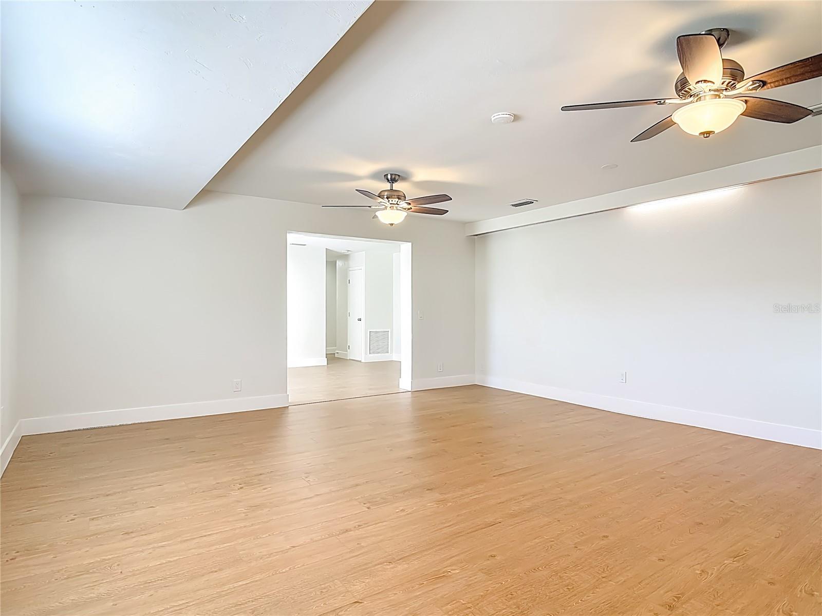 Image 9 of 46 For 318 Scotland Drive