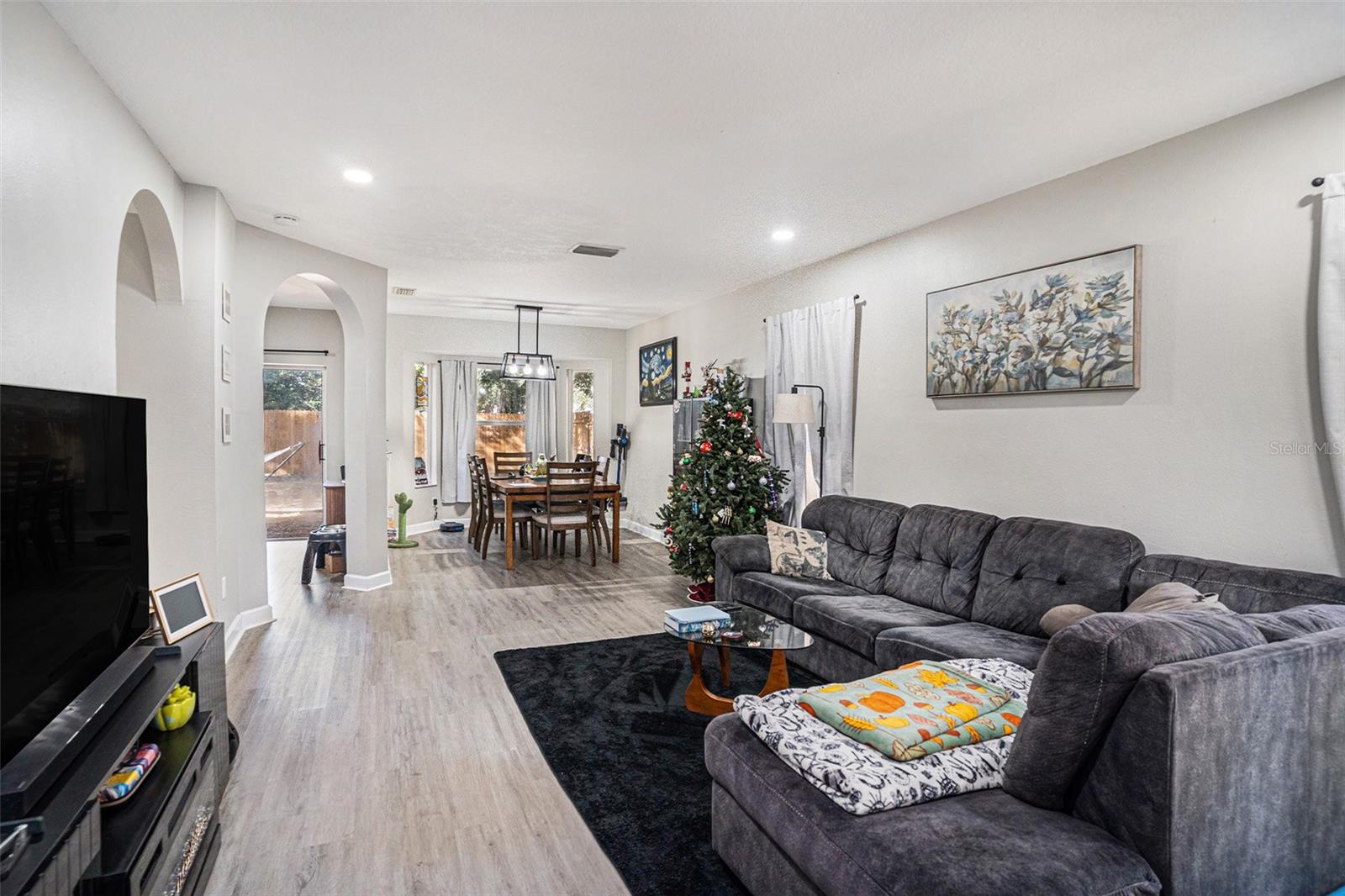 Listing photo id 3 for 8430 Quarter Horse Drive