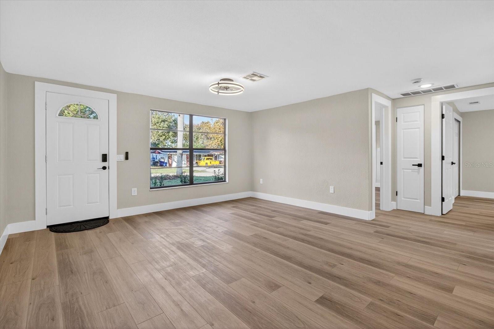 Image 4 of 43 For 5612 Mallow Street