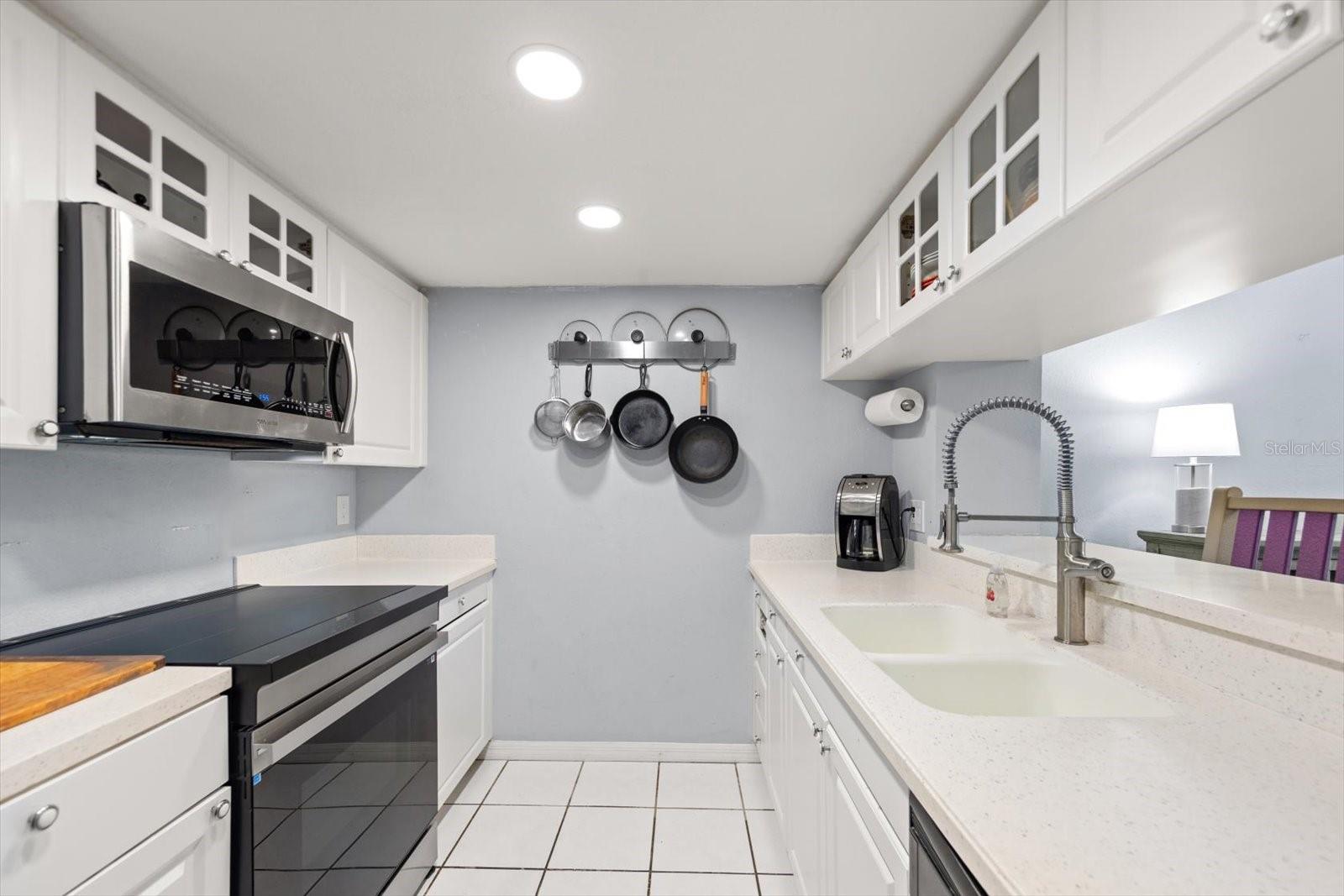 Image 5 of 40 For 9434 Tara Cay Court 25