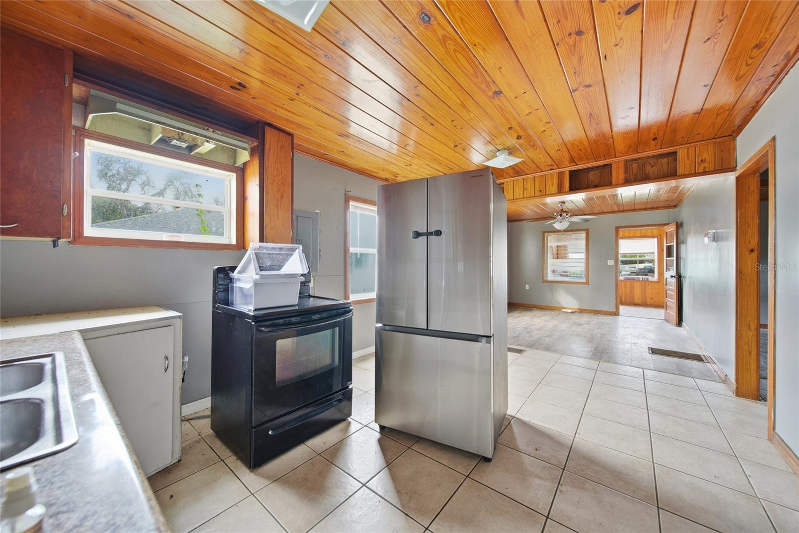 Image 8 of 23 For 37236 Poinsettia Avenue